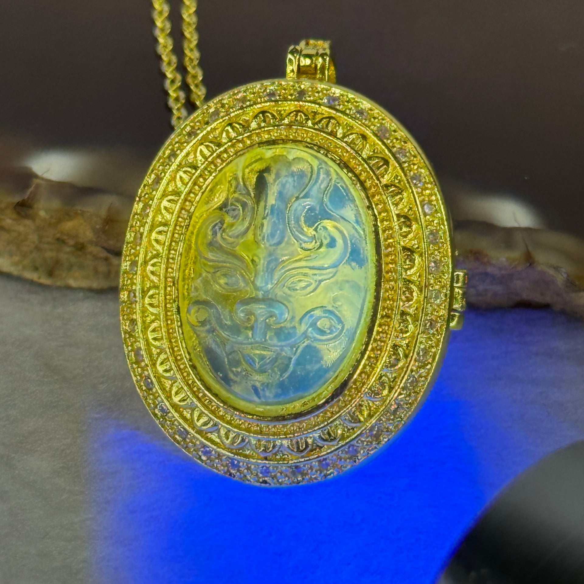 Natural Yellow Amber Dragon Head in Gold Color Locket Necklace 9.53g 19.3 by 14.2 by 4.0mm - Huangs Jadeite and Jewelry Pte Ltd