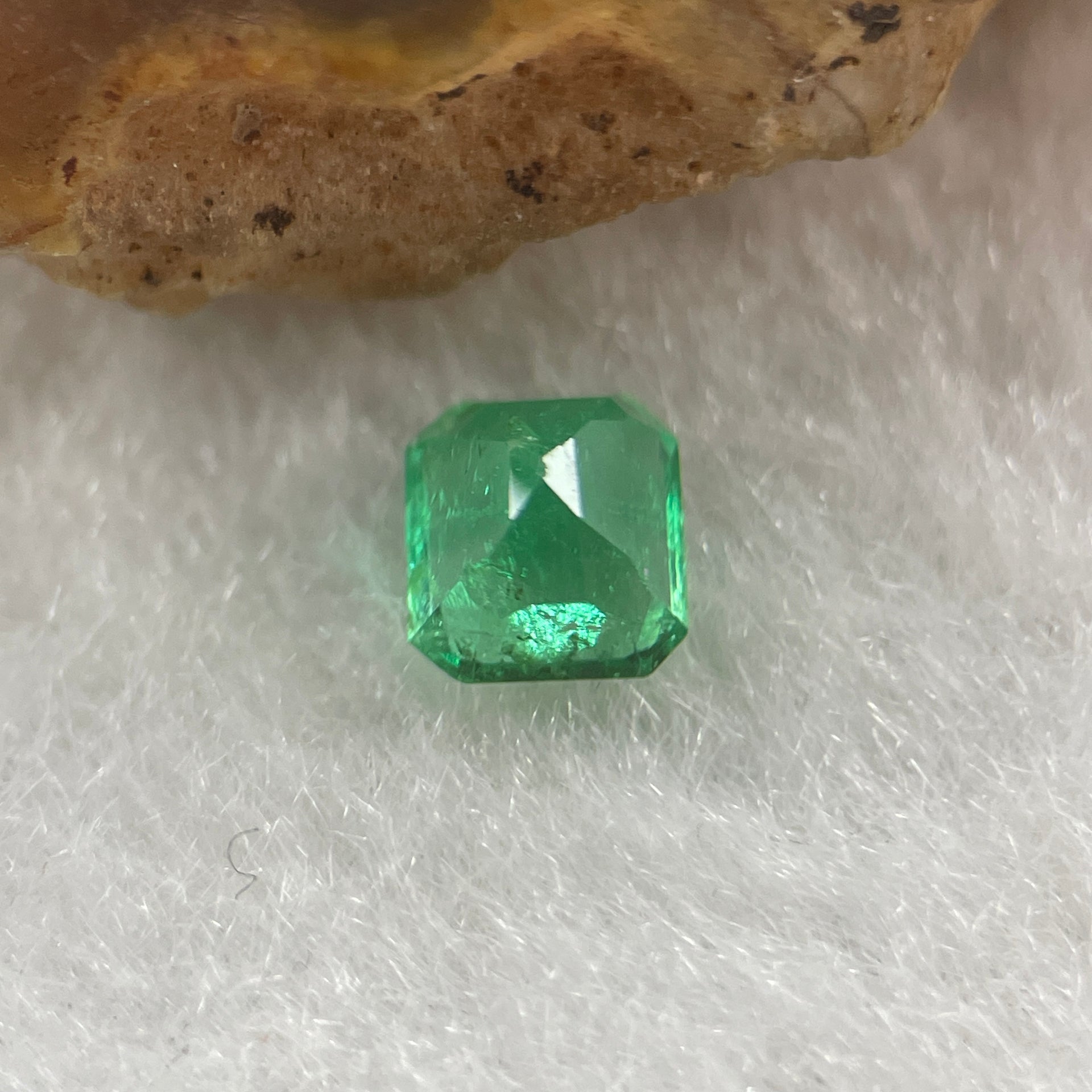 Natural Colombia Green Emerald (Beryl) Cut-Cornered Rectangular step cut 0.53ct 4.4 by 4.0 by 3.9mm - Huangs Jadeite and Jewelry Pte Ltd