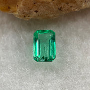 Natural Colombia Vivid Green Emerald (Beryl) Cut-Cornered Rectangle Step cut 0.49ct 5.8 by 3.8 by 2.6mm - Huangs Jadeite and Jewelry Pte Ltd