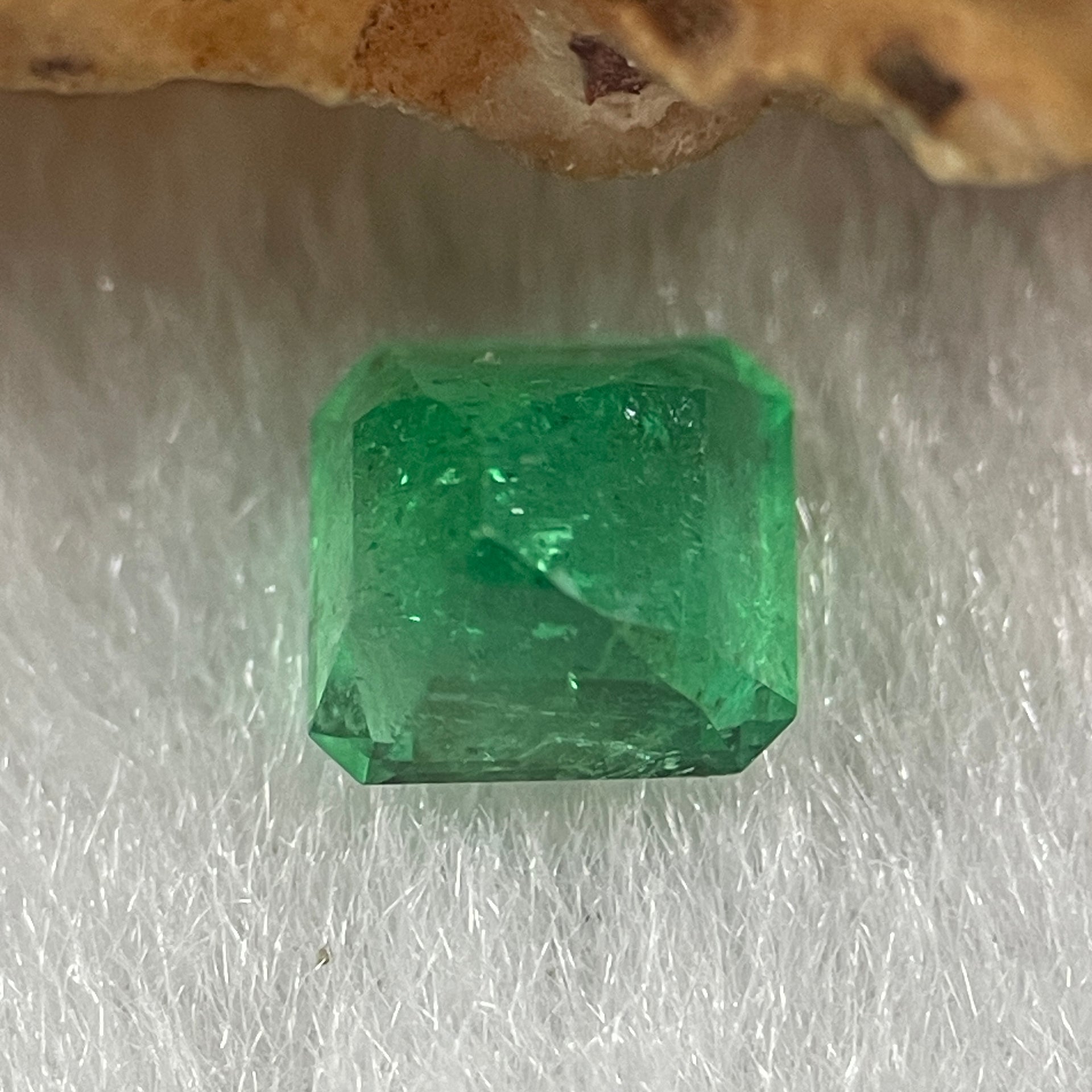 Natural Colombia Green Emerald (Beryl) Cut-Cornered Rectangular step cut 0.85ct 5.4 by 5.3 by 4.0mm - Huangs Jadeite and Jewelry Pte Ltd