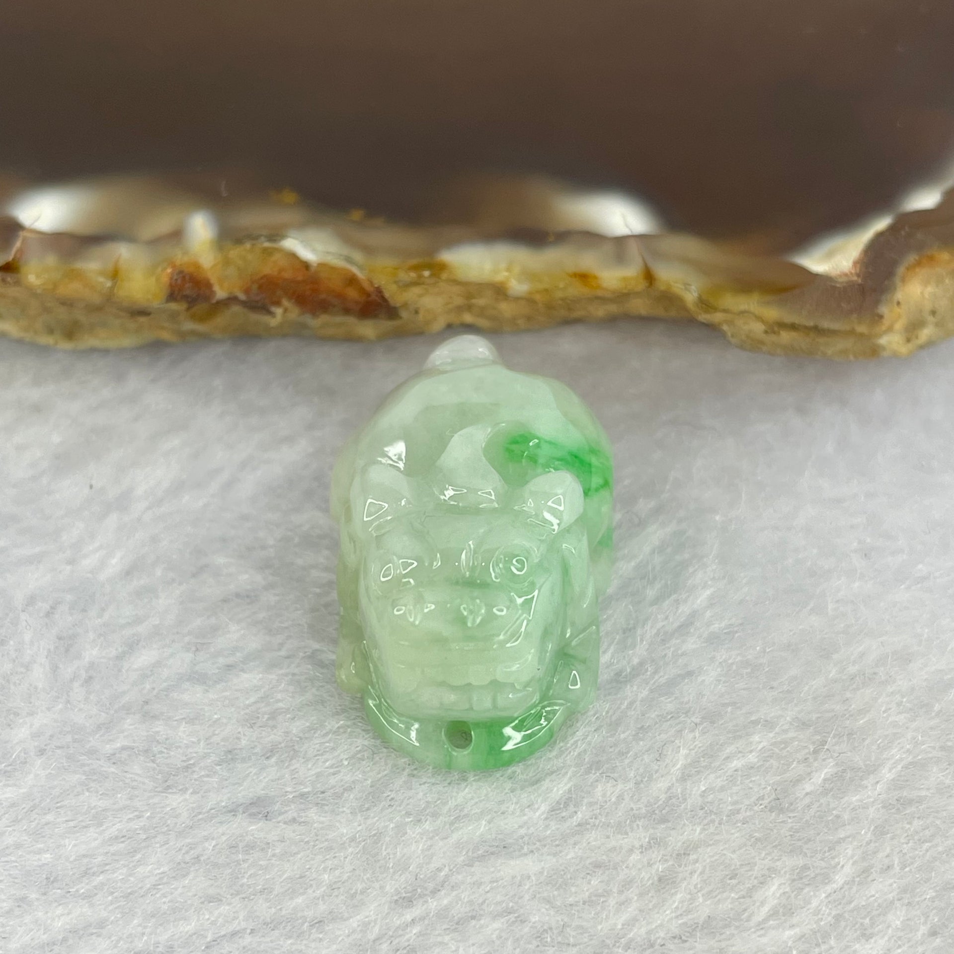 Type A Bright Green with Faint Lavender Jadeite Pixiu Pendent A货辣绿和浅紫罗兰翡翠貔貅吊坠 8.32g 22.8 by 16.2 by 12.0 mm - Huangs Jadeite and Jewelry Pte Ltd