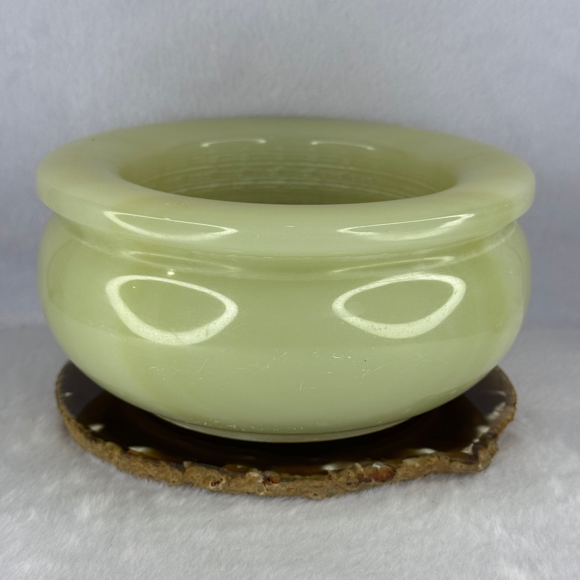 Natural Light Green Onyx Wealth Pot Display 2464.5g 160.0 by 65.0mm - Huangs Jadeite and Jewelry Pte Ltd