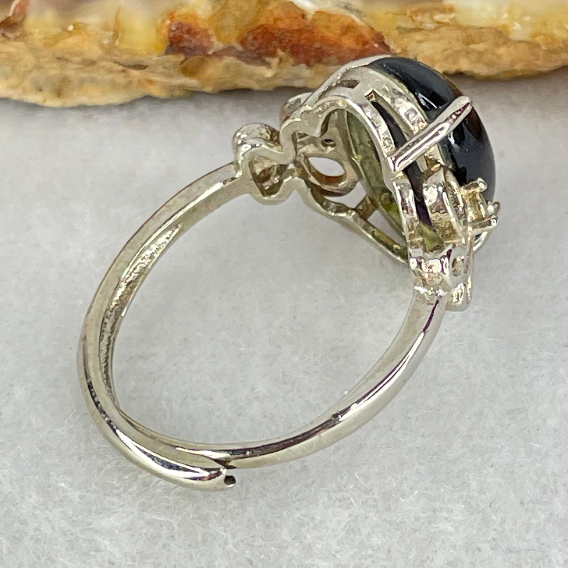 Good Grade Natural Amethyst in S925 Sliver Ring (Adjustable Size) 2.93g 14.6 by 8.1 by 5.0mm - Huangs Jadeite and Jewelry Pte Ltd