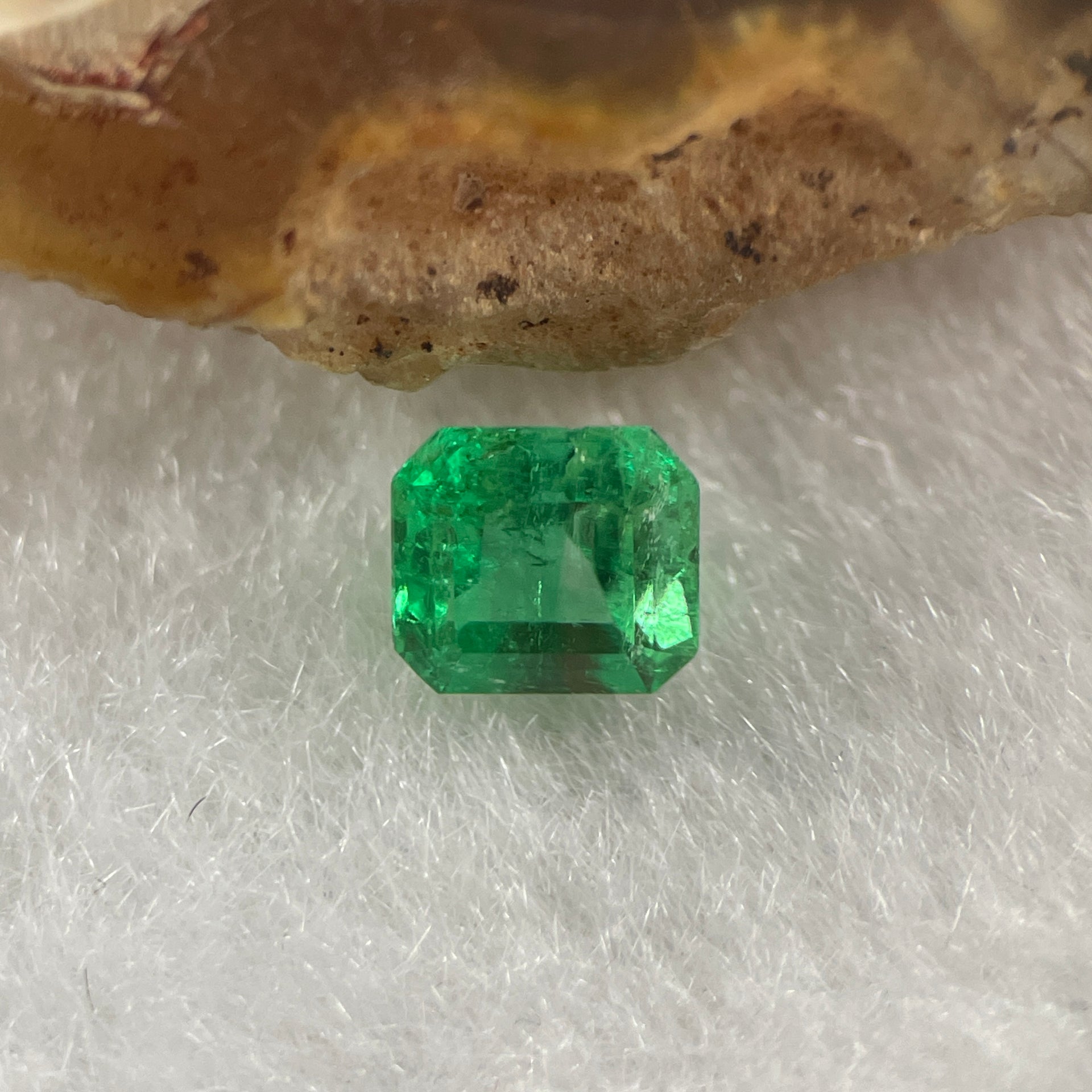 Natural Colombia Green Emerald (Beryl) Cut-Cornered Rectangular step cut 0.53ct 4.4 by 4.0 by 3.9mm - Huangs Jadeite and Jewelry Pte Ltd