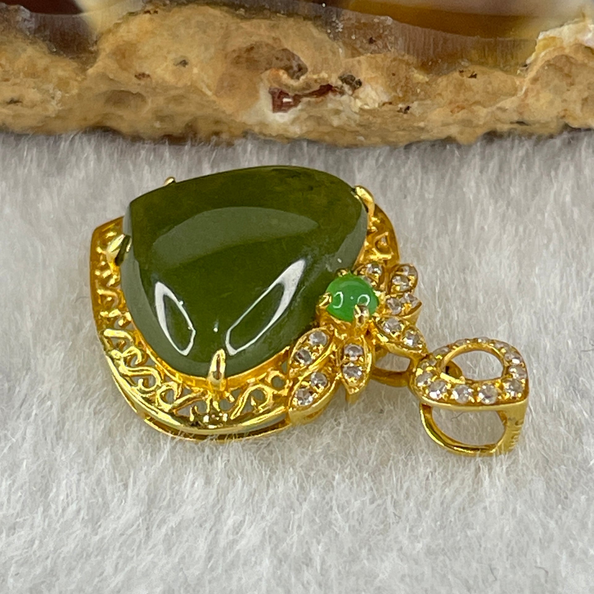Type A Natural Icy Green Jadeite Heart Shape in 18K 750 Yellow Gold and Diamonds Clasp Pendant 1.83g 10.5 by 13.0 by 3.0mm - Huangs Jadeite and Jewelry Pte Ltd
