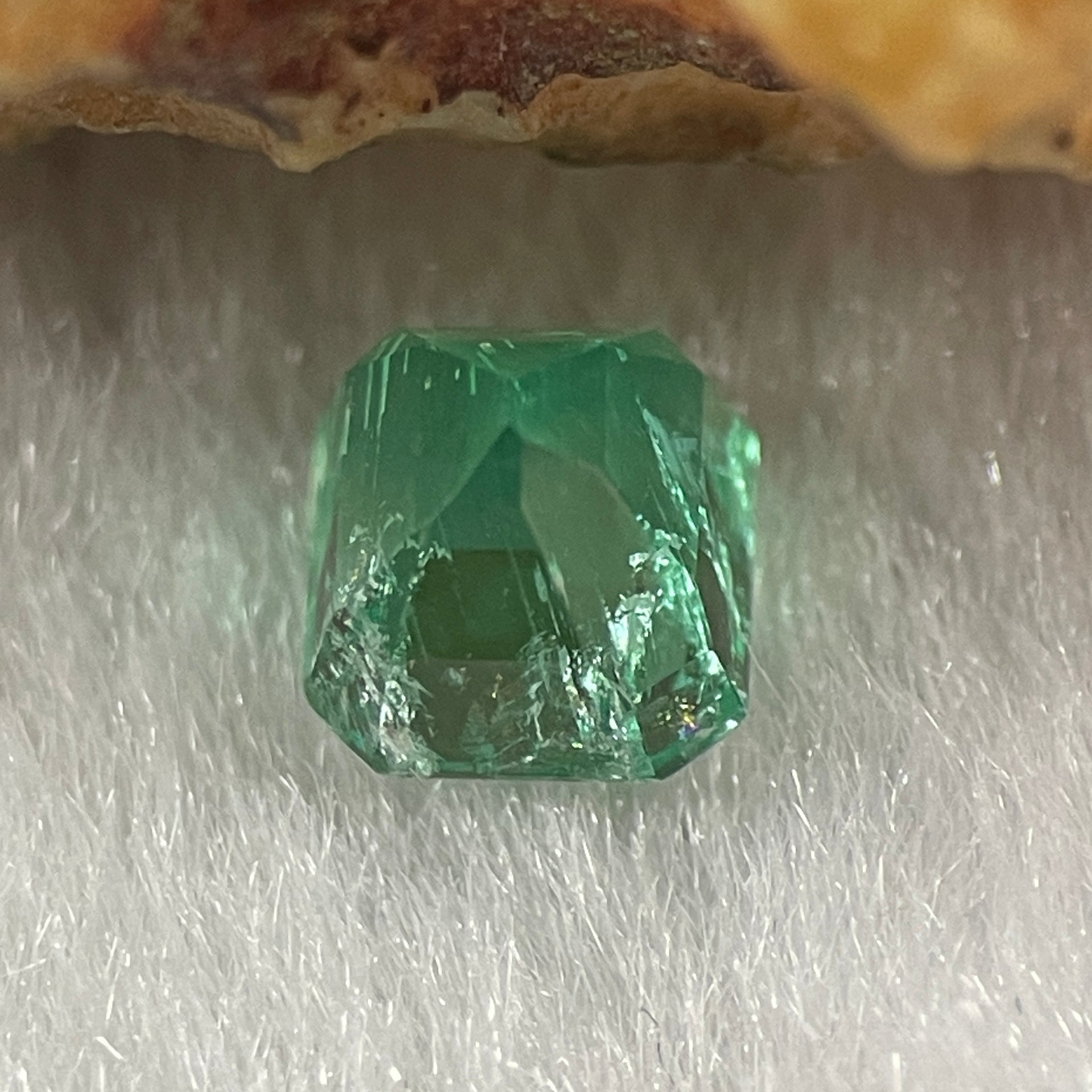 Natural Colombia Green Emerald (Beryl) Cut-Cornered Rectangular step cut 0.85ct 5.3 by 4.9 by 4.4mm - Huangs Jadeite and Jewelry Pte Ltd