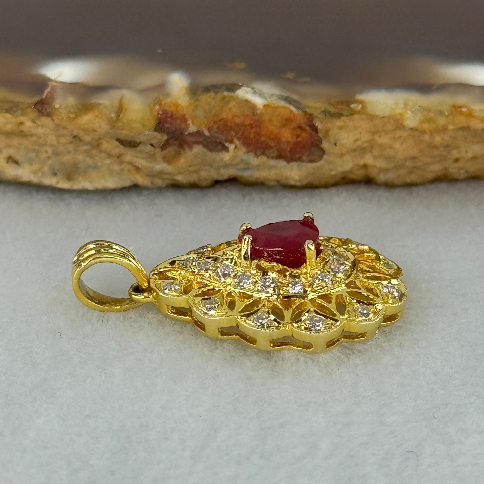 Natural Transparent Vivid Red Pear Shape Brilliant / Step Cut Ruby (Heated) Approx. 1.0ct 6.02 by 5.42 by 3.85mm in 750 18K Yellow Gold and Natural Diamonds 3.39g - Huangs Jadeite and Jewelry Pte Ltd