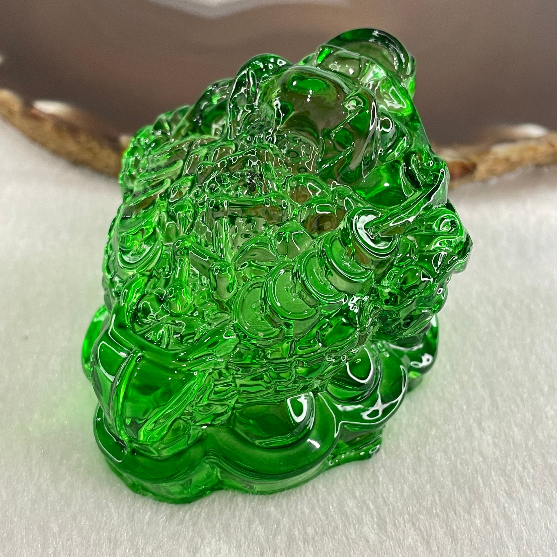 Natural Green Liuli 3 Legged Toad with Ancient Coin Display 140.22g 62.5 by 53.0 by 46.5mm - Huangs Jadeite and Jewelry Pte Ltd