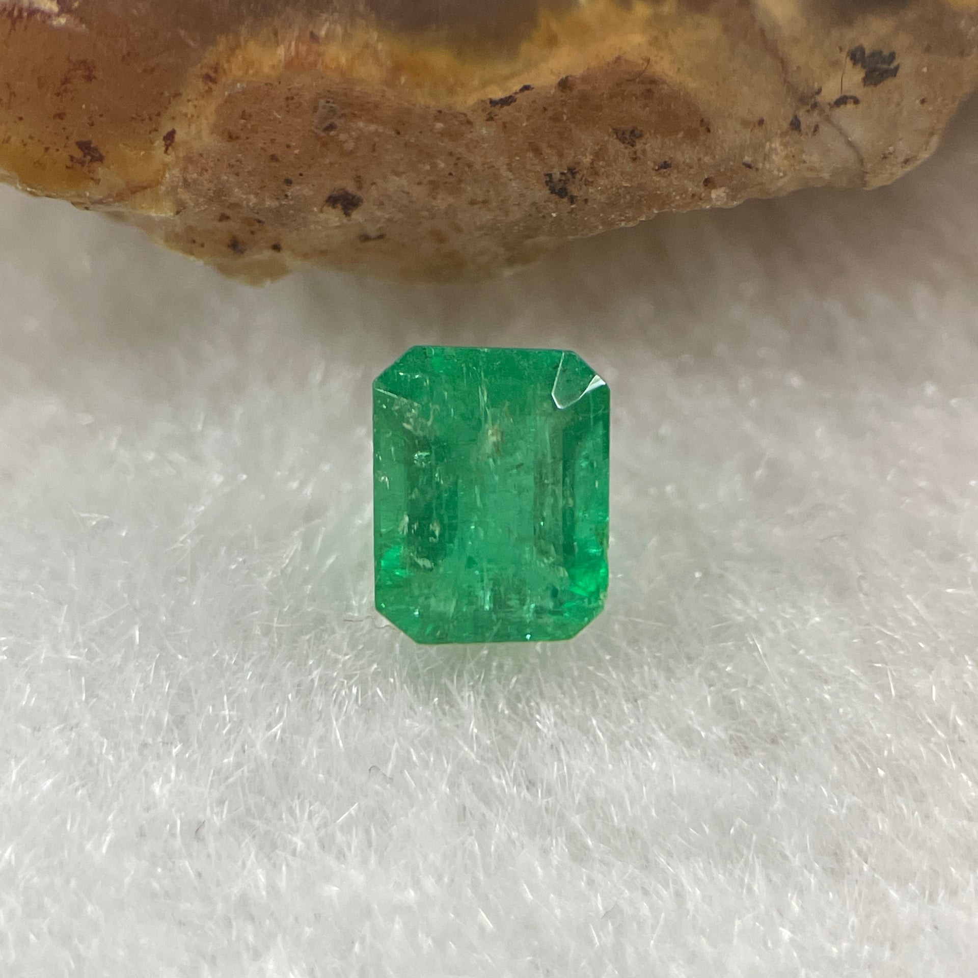 Natural Colombia Green Emerald (Beryl) Cut-Cornered Rectangular step cut 0.60ct 5.5 by 4.4 by 3.5mm - Huangs Jadeite and Jewelry Pte Ltd