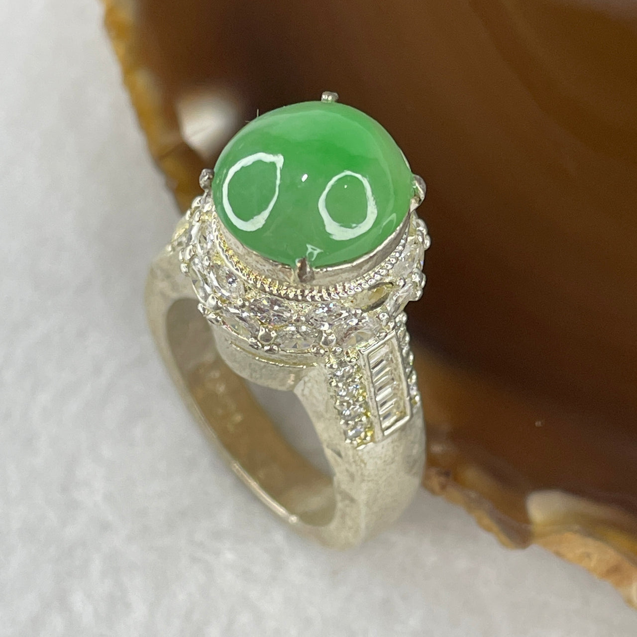 Natural Type A Semi Icy Apple Green Jadeite Cabochon Mold Ring | Untreated Ping Guo Lǜ Ban Bing Fei Cui Oval Ring (14.85g | 11.8 x 10.6 x 6.0mm | US 8.6 / HK 19)