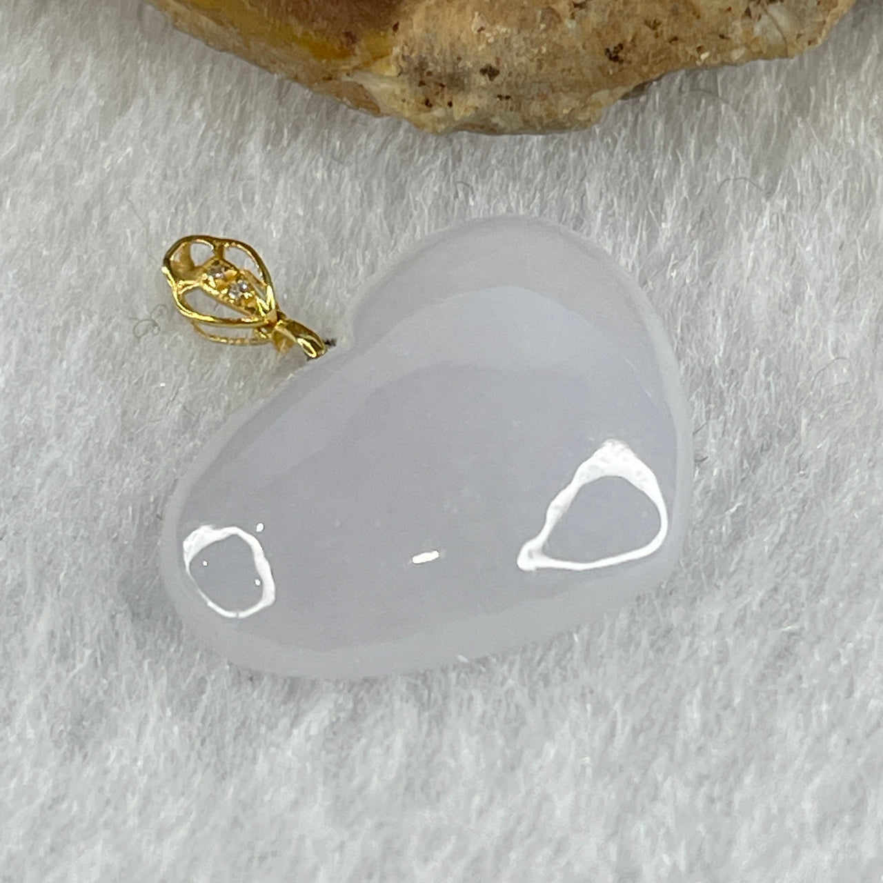 High Grade Natural Type A Icy Light Lavender Jadeite Heart Shape Pendant in 18K AU750 Yellow Gold Clasp 2.77g 14.5 by 19.7 by 5.3mm