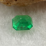 Natural Colombia Vivid Green Emerald (Beryl) Cut-Cornered Rectangular Step cut 0.47ct 4.7 by 3.7 by 3.1mm - Huangs Jadeite and Jewelry Pte Ltd