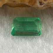 Natural Colombia Green Emerald (Beryl) Cut-Cornered Rectangular step cut 0.84ct 6.9 by 4.2 by 3.1mm - Huangs Jadeite and Jewelry Pte Ltd
