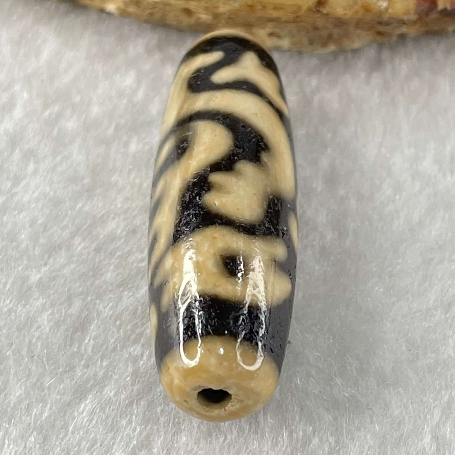 Natural Powerful Tibetan Old Oily Agate Vermilion Bird Fire Element Dzi Bead Heavenly Master (Tian Zhu) 朱雀天珠 8.98g 38.4 by 12.4mm - Huangs Jadeite and Jewelry Pte Ltd