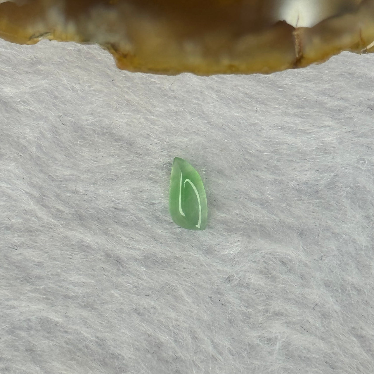Type A ICY Apple Green Jadeite Jade Stone For Setting 0.45ct 7.2 by 3.5 by 2.1mm - Huangs Jadeite and Jewelry Pte Ltd