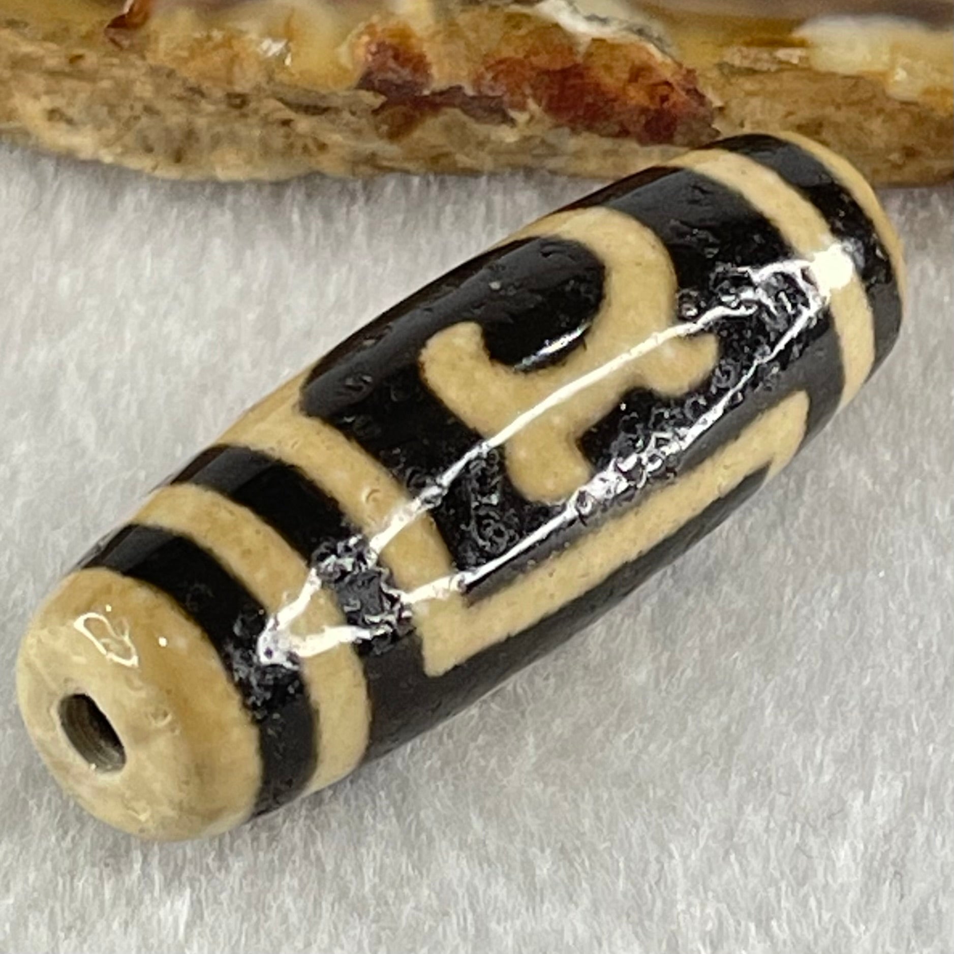 Natural Powerful Tibetan Old Oily Agate Double Du Mu Dzi Bead Heavenly Master (Tian Zhu) 
10.11g 37.8 by 13.0mm - Huangs Jadeite and Jewelry Pte Ltd