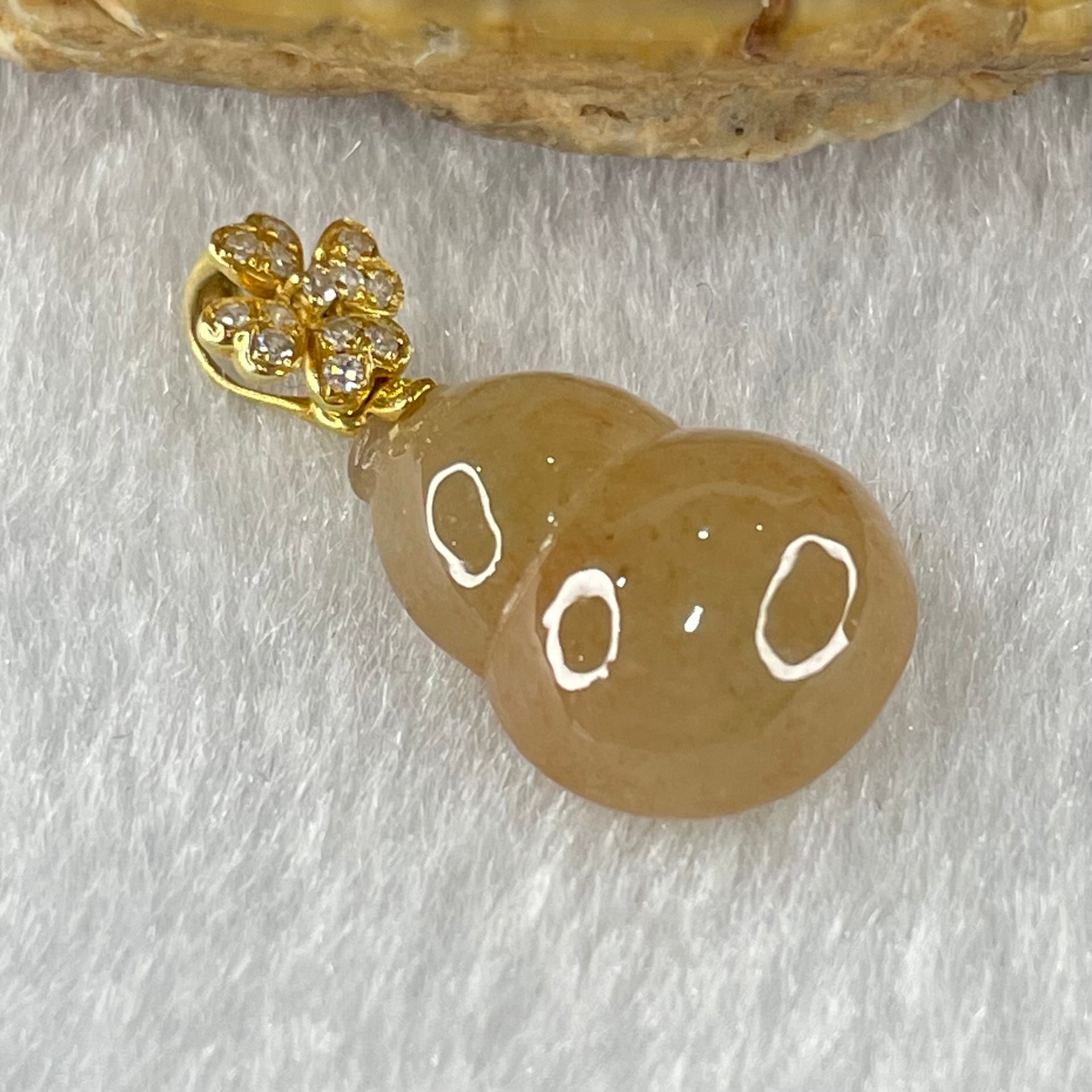 Type A Semi Icy Reddish Brown Jadeite Hulu and Diamonds in 18K Rose Gold Pendant 1.98g 14.8 by 11.0 by 6.3mm - Huangs Jadeite and Jewelry Pte Ltd