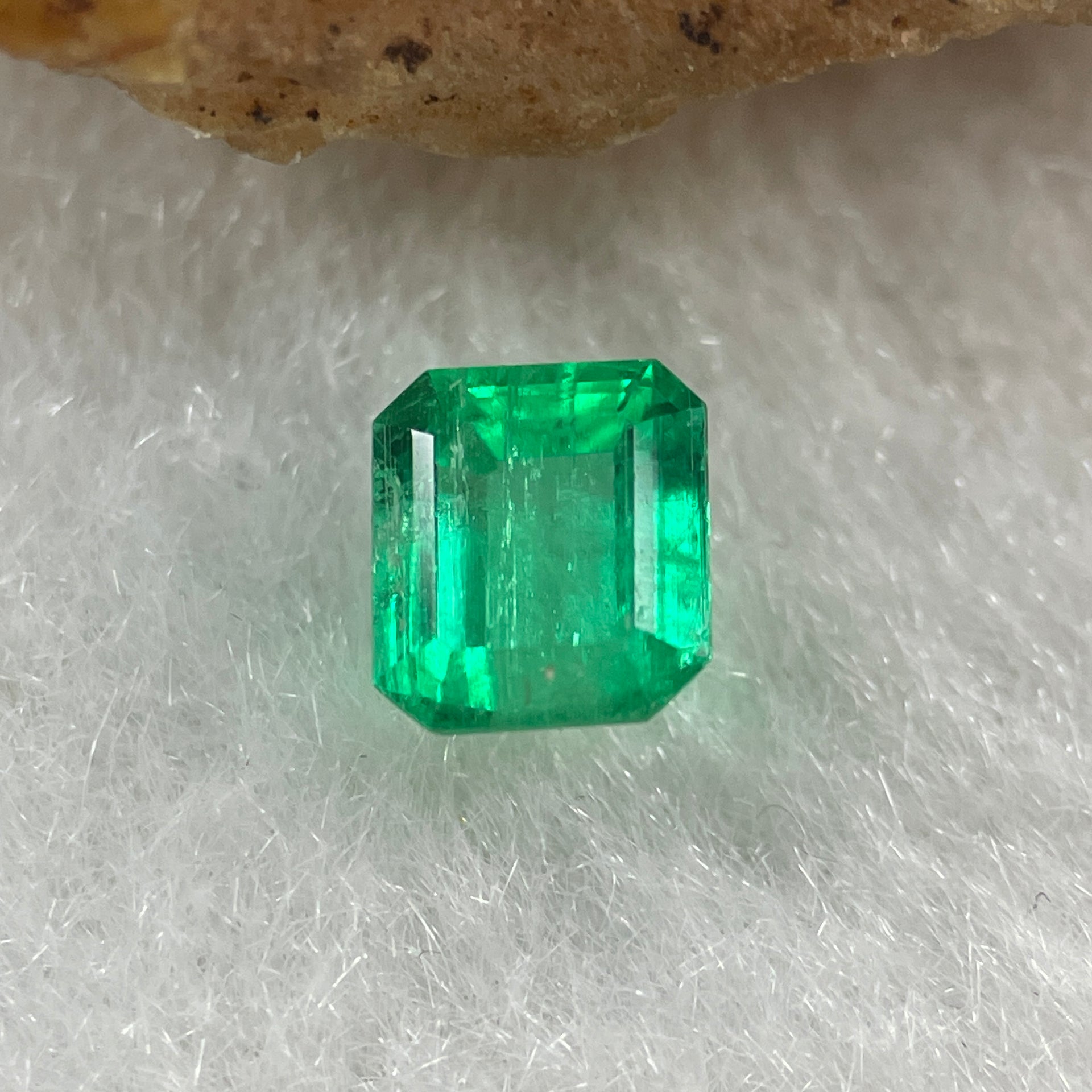 Natural Colombia Green Emerald (Beryl) Cut-Cornered Rectangular step cut 0.63ct 5.2 by 4.3 by 3.2mm - Huangs Jadeite and Jewelry Pte Ltd
