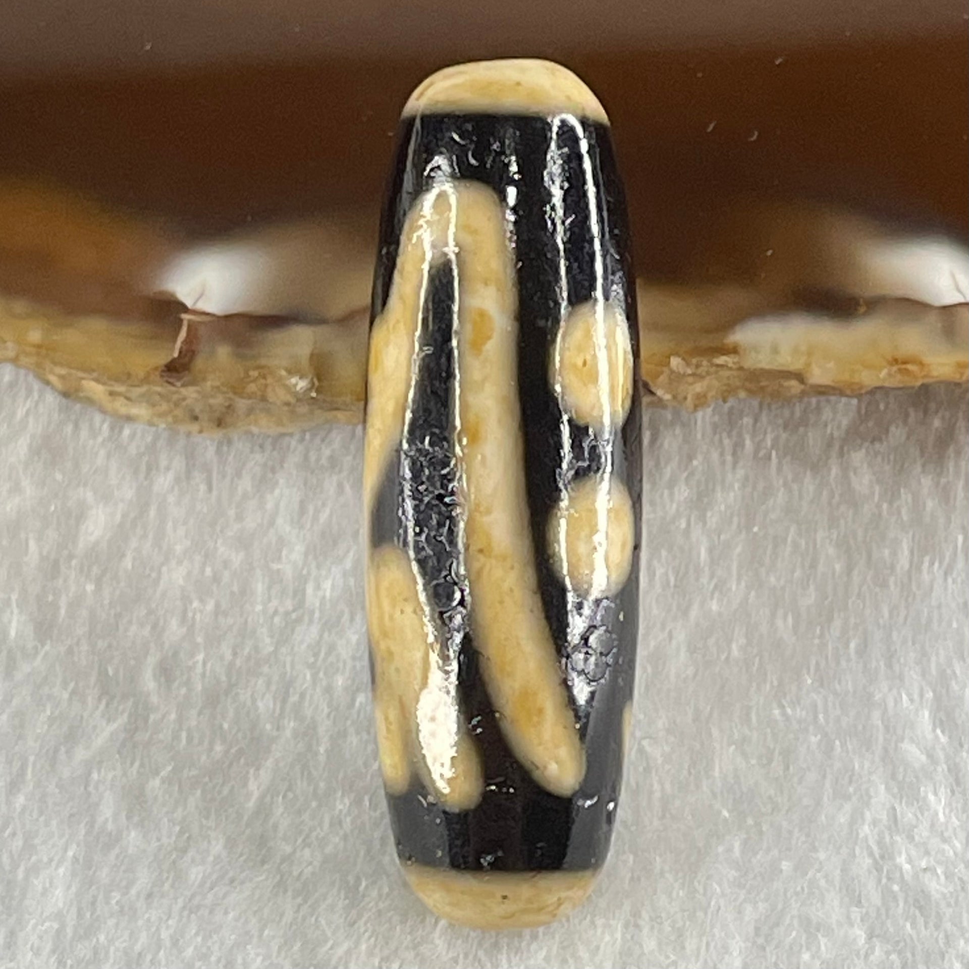 Natural Powerful Tibetan Old Oily Agate Thousand Hand Zha Ji La Mu Dzi Bead Heavenly Master (Tian Zhu) 千手扎基拉姆天珠 8.39g 37.5 by 12.2mm - Huangs Jadeite and Jewelry Pte Ltd
