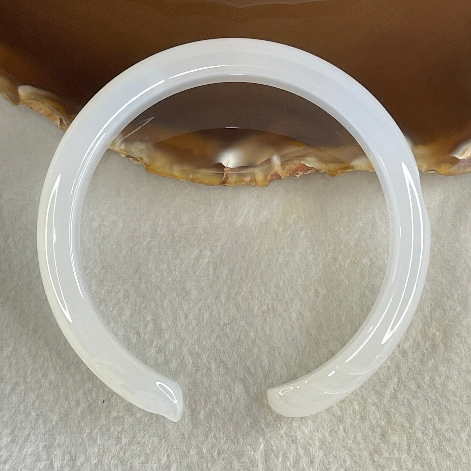 Natural White Agate Fox Bange Internal Dimeter 58.6mm 30.60g 10.9 by 8.9mm - Huangs Jadeite and Jewelry Pte Ltd