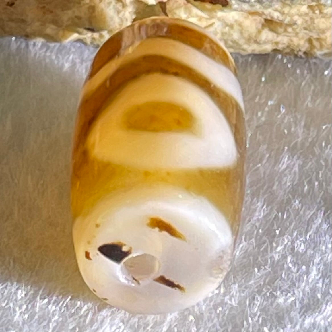 Natural Powerful Tibetan Old Oily Agate Sky Door Serenity 1 Eye Dzi Bead Heavenly Master (Tian Zhu) 一眼天门天诛 4.75g 20.2 by 11.8mm - Huangs Jadeite and Jewelry Pte Ltd