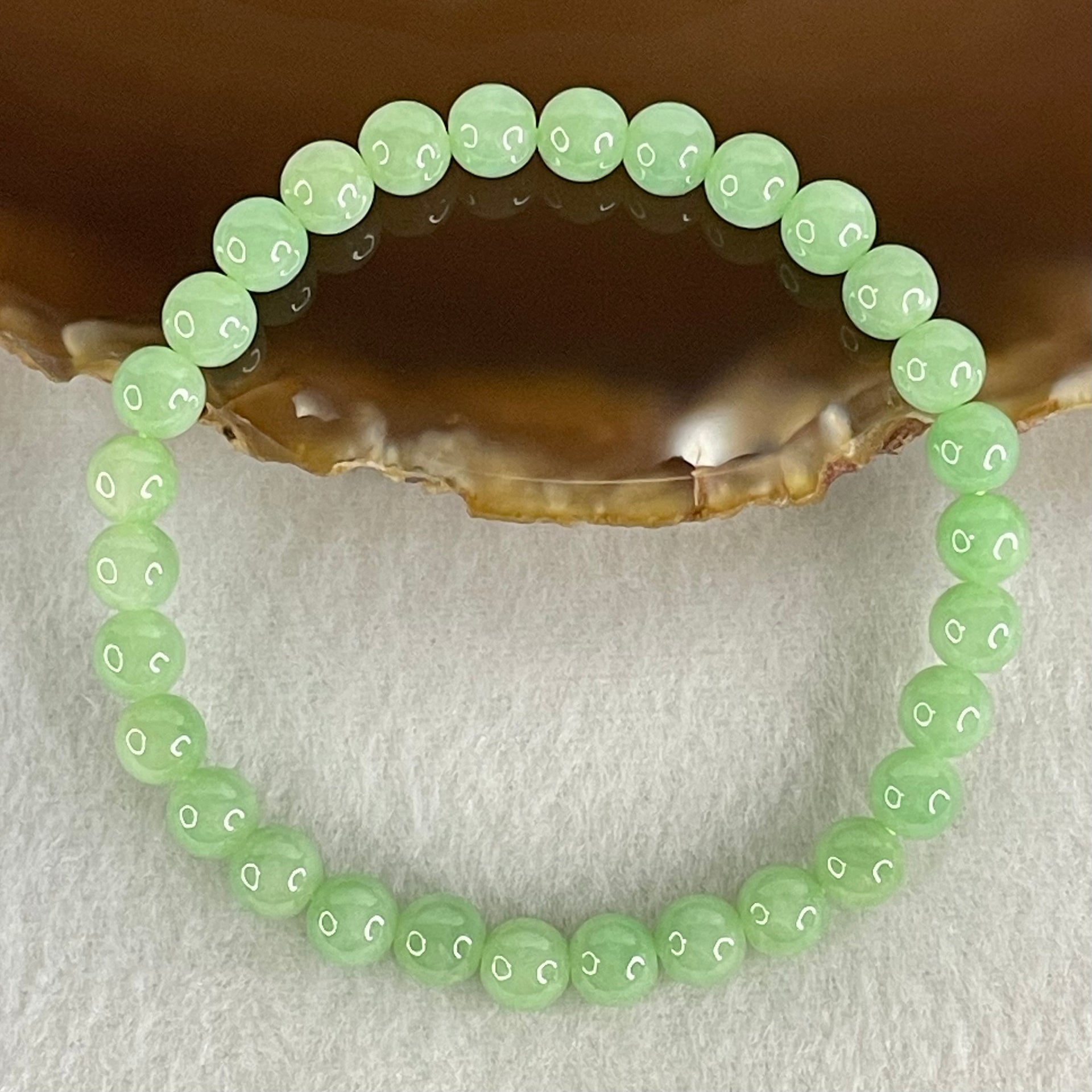 Type A Intense Bright Apple Green Jadeite Beads Bracelet 11.46g 15cm 6.1mm 30 Beads - Huangs Jadeite and Jewelry Pte Ltd
