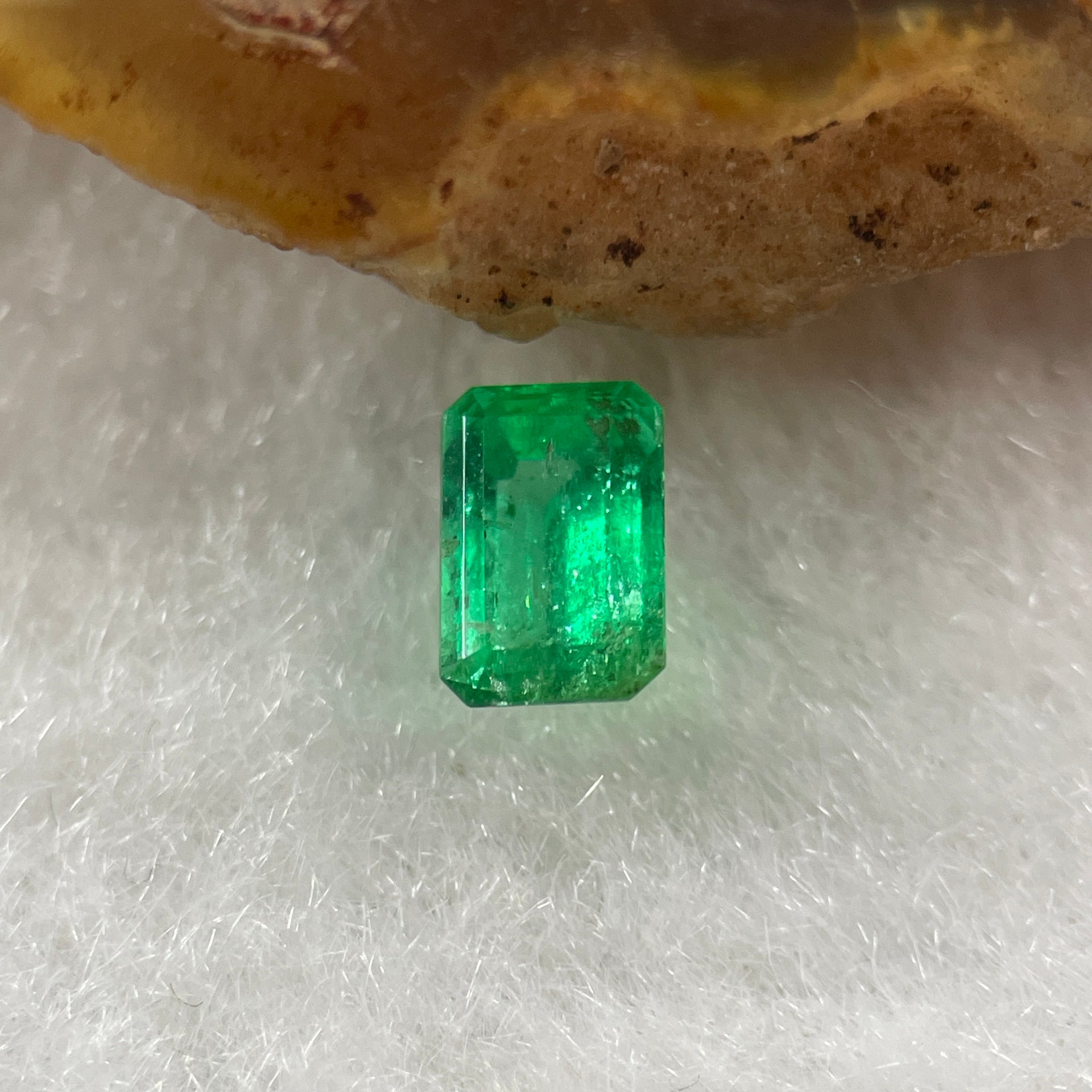 Natural Colombia Green Emerald (Beryl) Cut-Cornered Rectangular step cut 0.58ct 5.8 by 3.8 by 3.3mm - Huangs Jadeite and Jewelry Pte Ltd