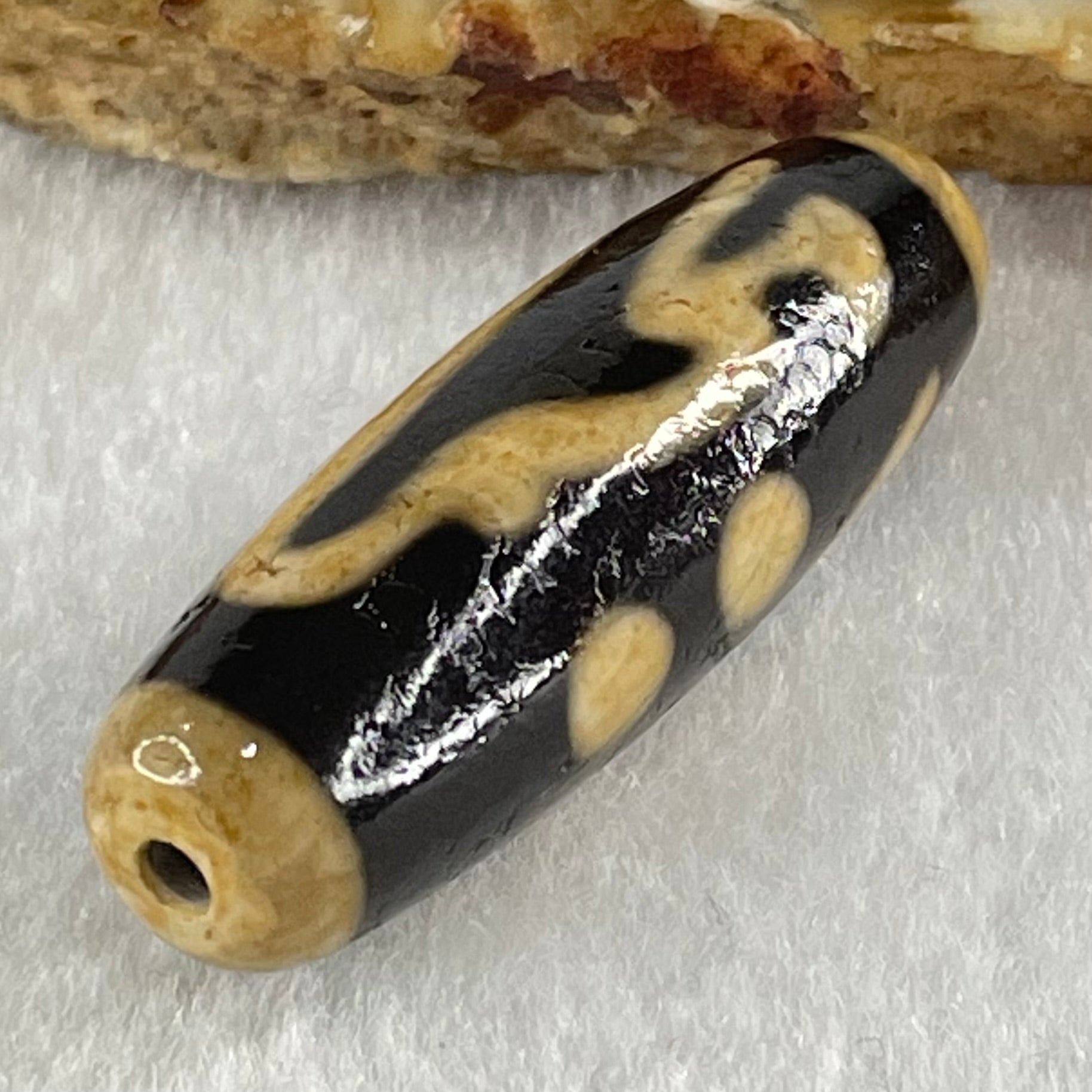 Natural Powerful Tibetan Old Oily Agate Thousand Hand Zha Ji La Mu Dzi Bead Heavenly Master (Tian Zhu) 千手扎基拉姆天珠 9.03g 39.9 by 12.4mm - Huangs Jadeite and Jewelry Pte Ltd