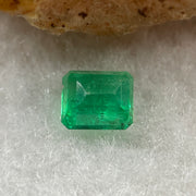 Natural Colombia Vivid Green Emerald (Beryl) Cut-Cornered Rectangle Step cut 0.49ct 5.0 by 4.3 by 2.7mm - Huangs Jadeite and Jewelry Pte Ltd