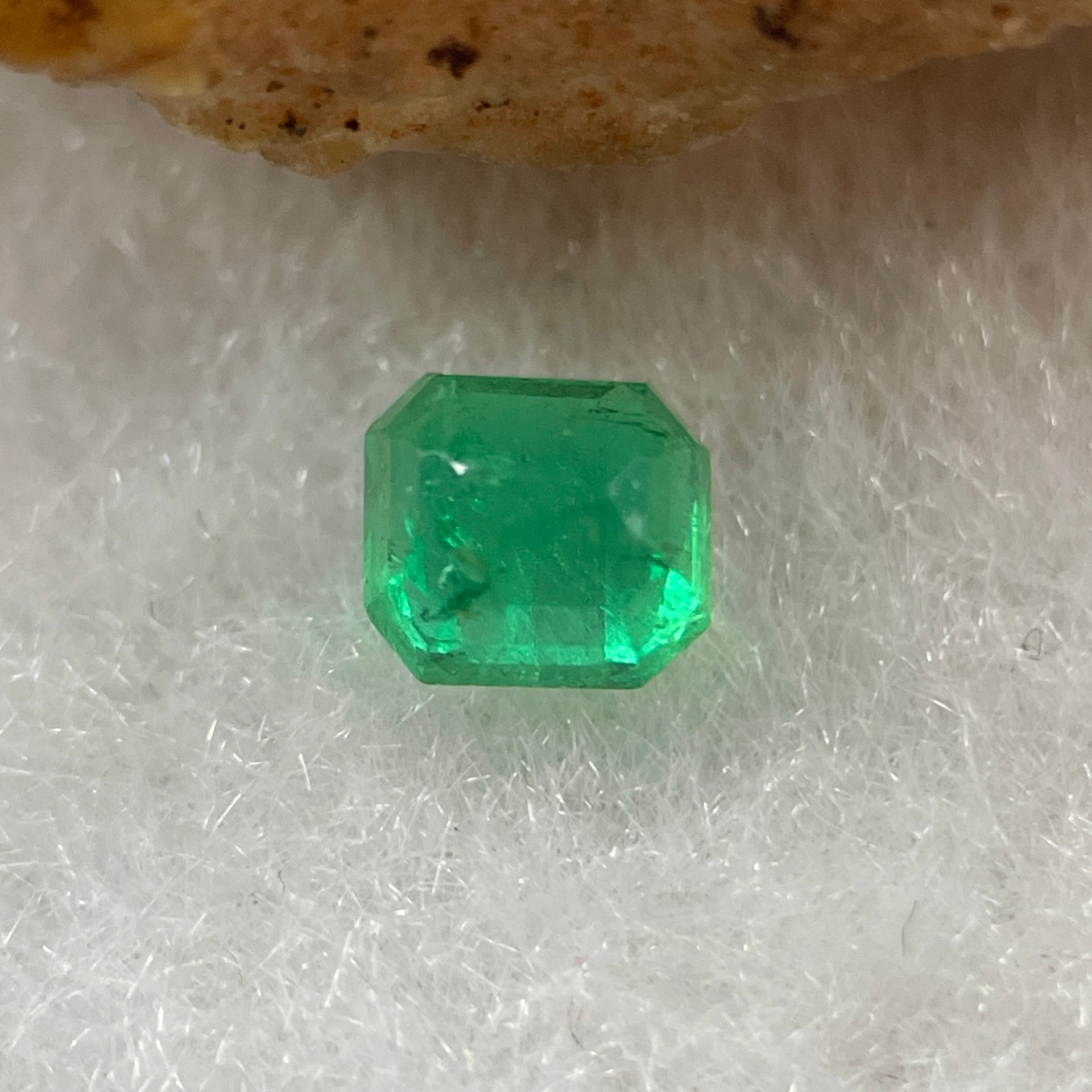 Natural Colombia Vivid Green Emerald (Beryl) Cut-Cornered Square Step cut 0.42ct 4.2 by 4.1 by 3.1mm - Huangs Jadeite and Jewelry Pte Ltd