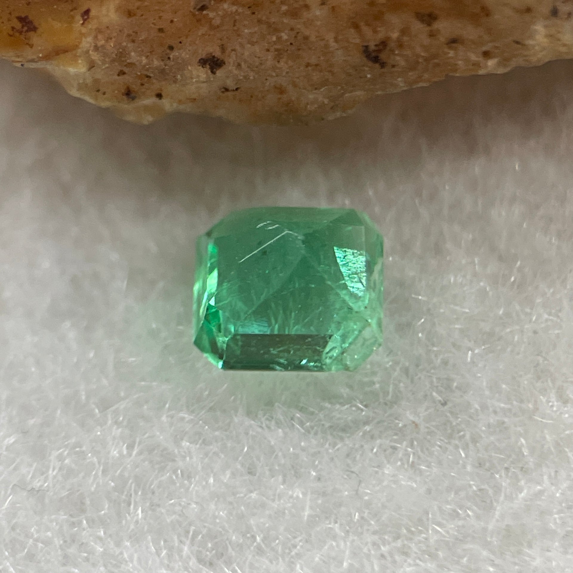 Natural Colombia Vivid Green Emerald (Beryl) Cut-Cornered Square Step cut 0.49ct 4.6 by 4.5 by 3.2mm - Huangs Jadeite and Jewelry Pte Ltd