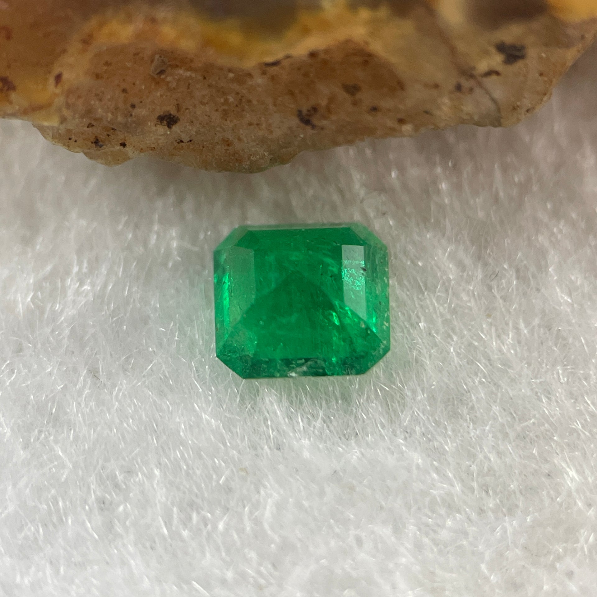 Natural Colombia Green Emerald (Beryl) Cut-Cornered Rectangular step cut 0.59ct 5.3 by 5.1 by 3.2mm - Huangs Jadeite and Jewelry Pte Ltd