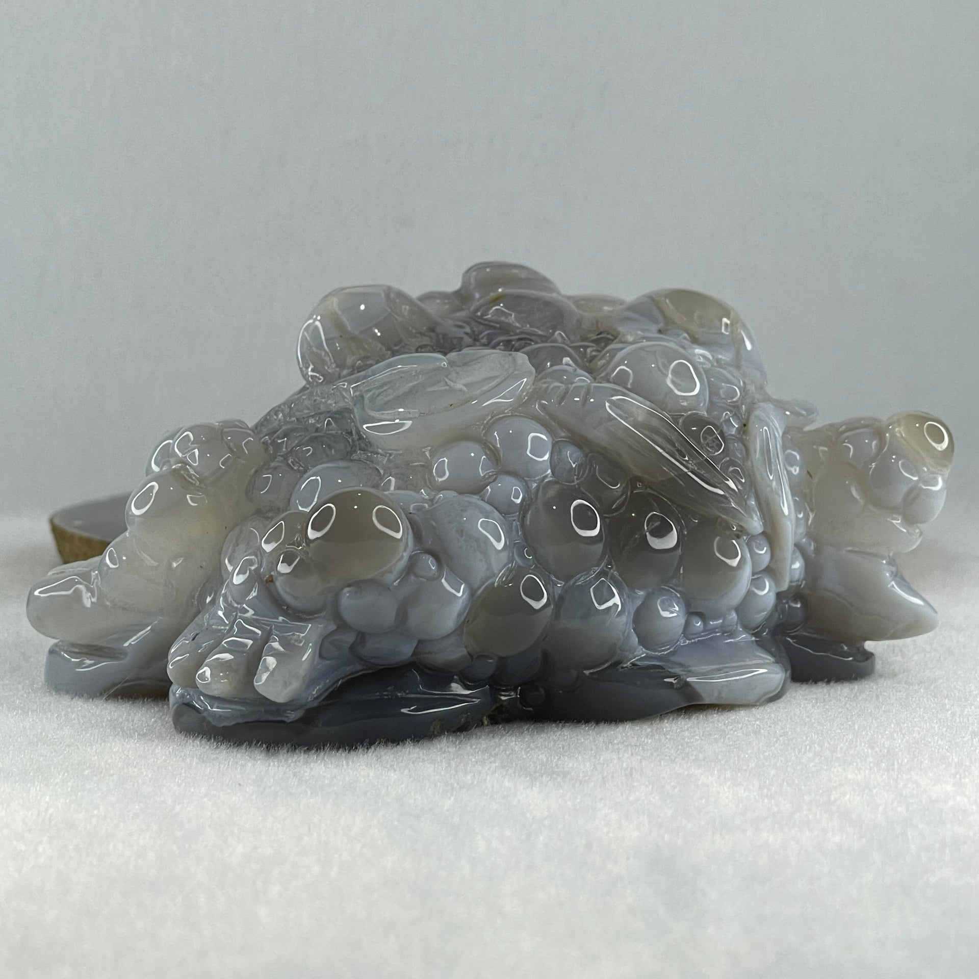 Natural White with Blueish Wuji Grey Agate with white Quartz 3 Legged Toast Display 637.7g 132.0 by 96.0 by 60.0mm - Huangs Jadeite and Jewelry Pte Ltd