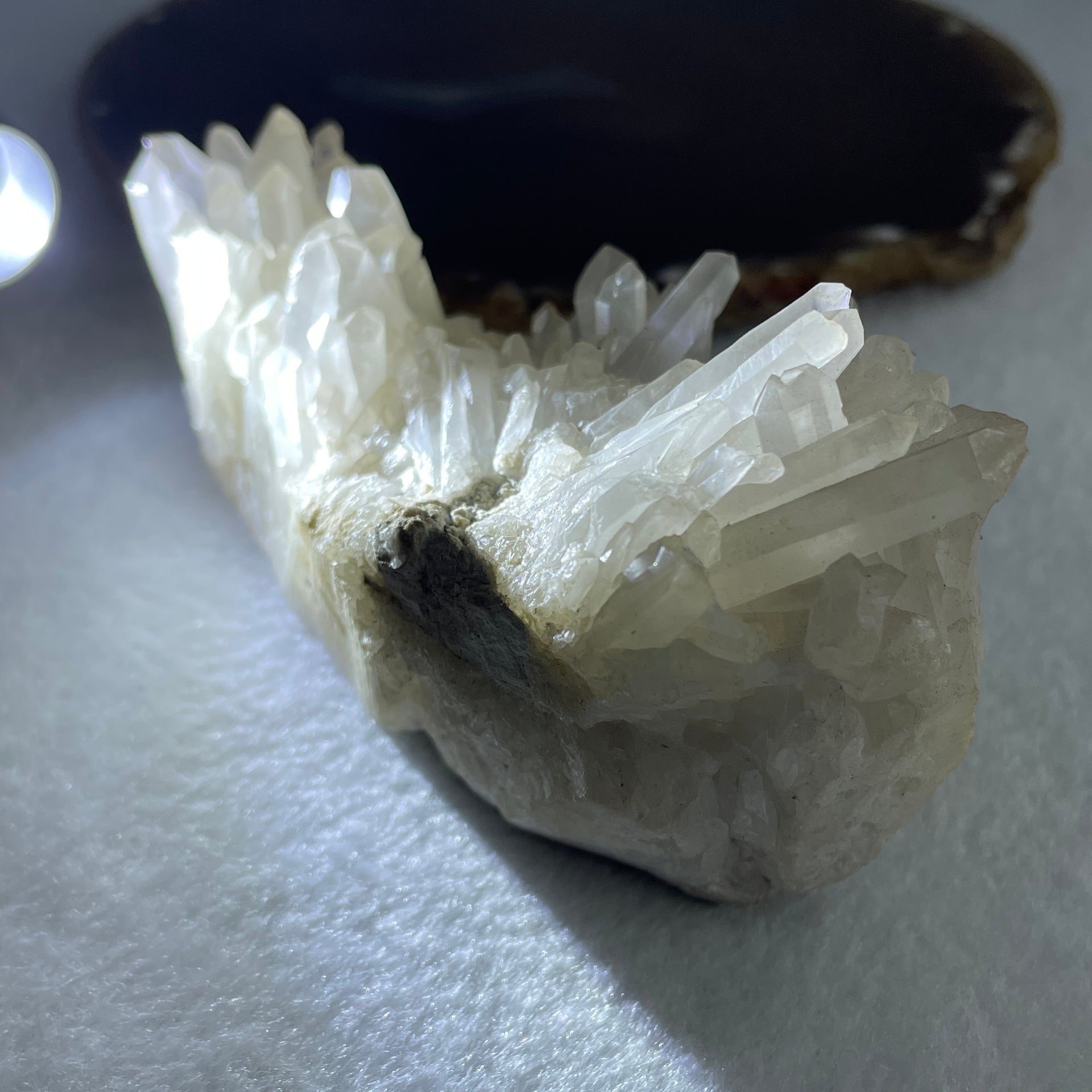 Natural Clear Quartz Crystal Cluster Display 286.5g 113.1 by 45.6 by 57.0mm - Huangs Jadeite and Jewelry Pte Ltd