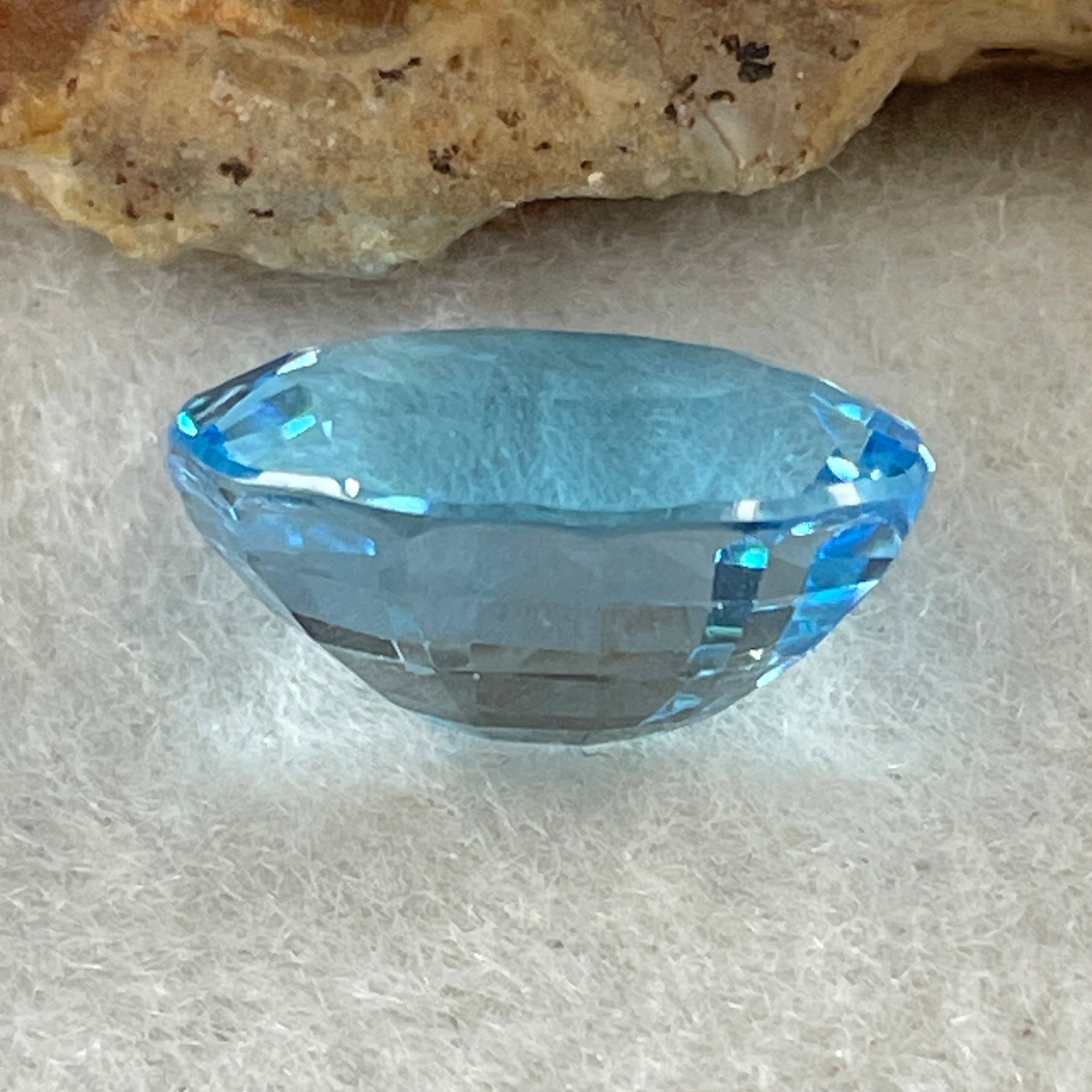 Natural Sky Blue Topaz Oval Shape 9.48ct 14.3 by 11.2 by 7.5mm - Huangs Jadeite and Jewelry Pte Ltd