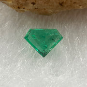 Natural Colombia Vivid Green Emerald (Beryl) Cut-Cornered Grace Step cut 0.30ct 5.7 by 4.4 by 2.5mm - Huangs Jadeite and Jewelry Pte Ltd