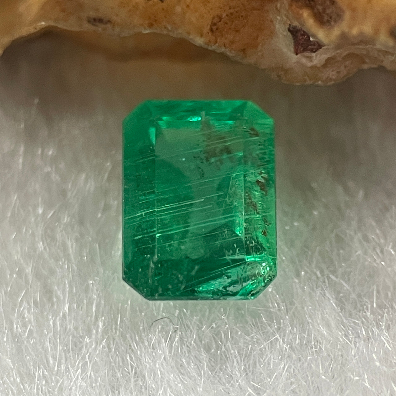 Natural Colombia Green Emerald (Beryl) Cut-Cornered Rectangular step cut 0.81ct 6.6 by 4.6 by 3.5mm - Huangs Jadeite and Jewelry Pte Ltd