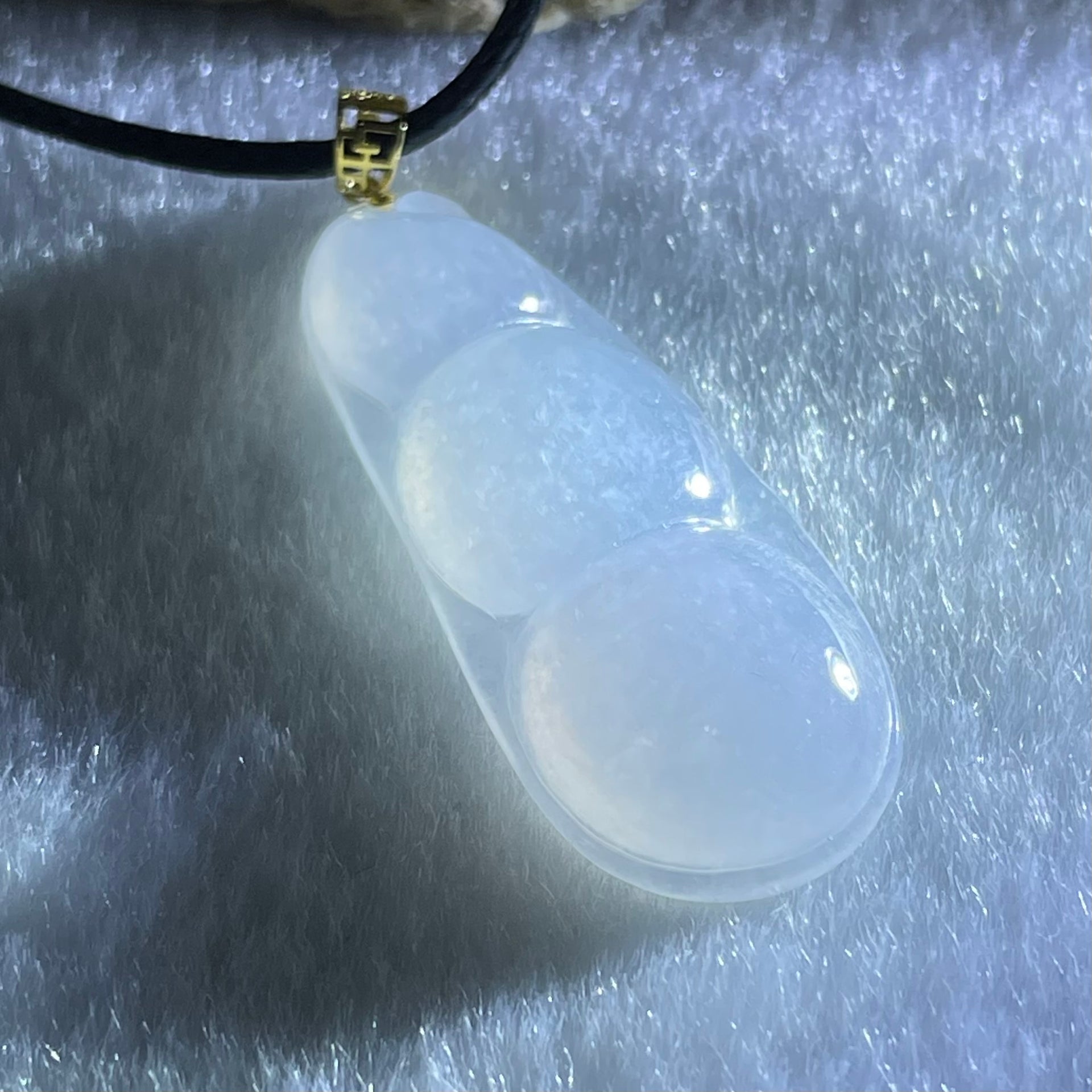 Type A Faint Lavender Jadeite Peapod in 18K Yellow Gold Clasp with String Necklace 4.76g 32.8 by 13.6 by 5.4mm - Huangs Jadeite and Jewelry Pte Ltd