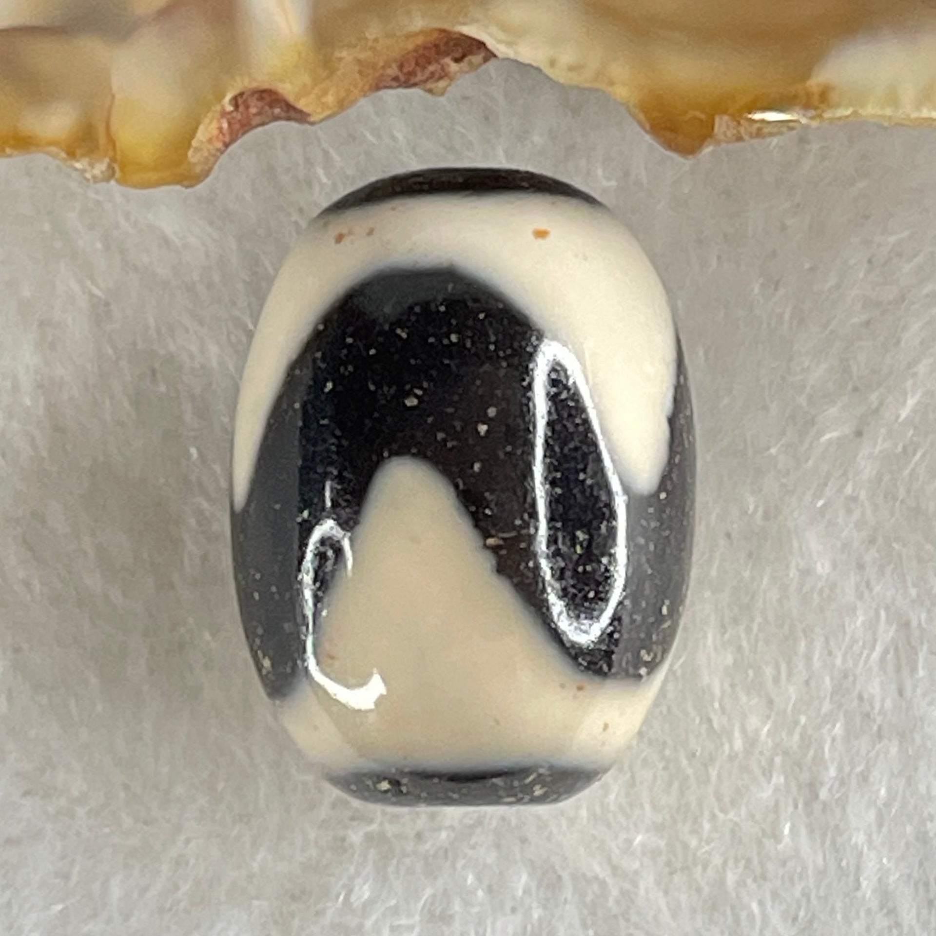 Natural Powerful Tibetan Old Oily Agate Tiger Tooth Daluo Dzi Bead Heavenly Master (Tian Zhu) 虎呀天诛 4.05g 17.3 by 12.7mm - Huangs Jadeite and Jewelry Pte Ltd