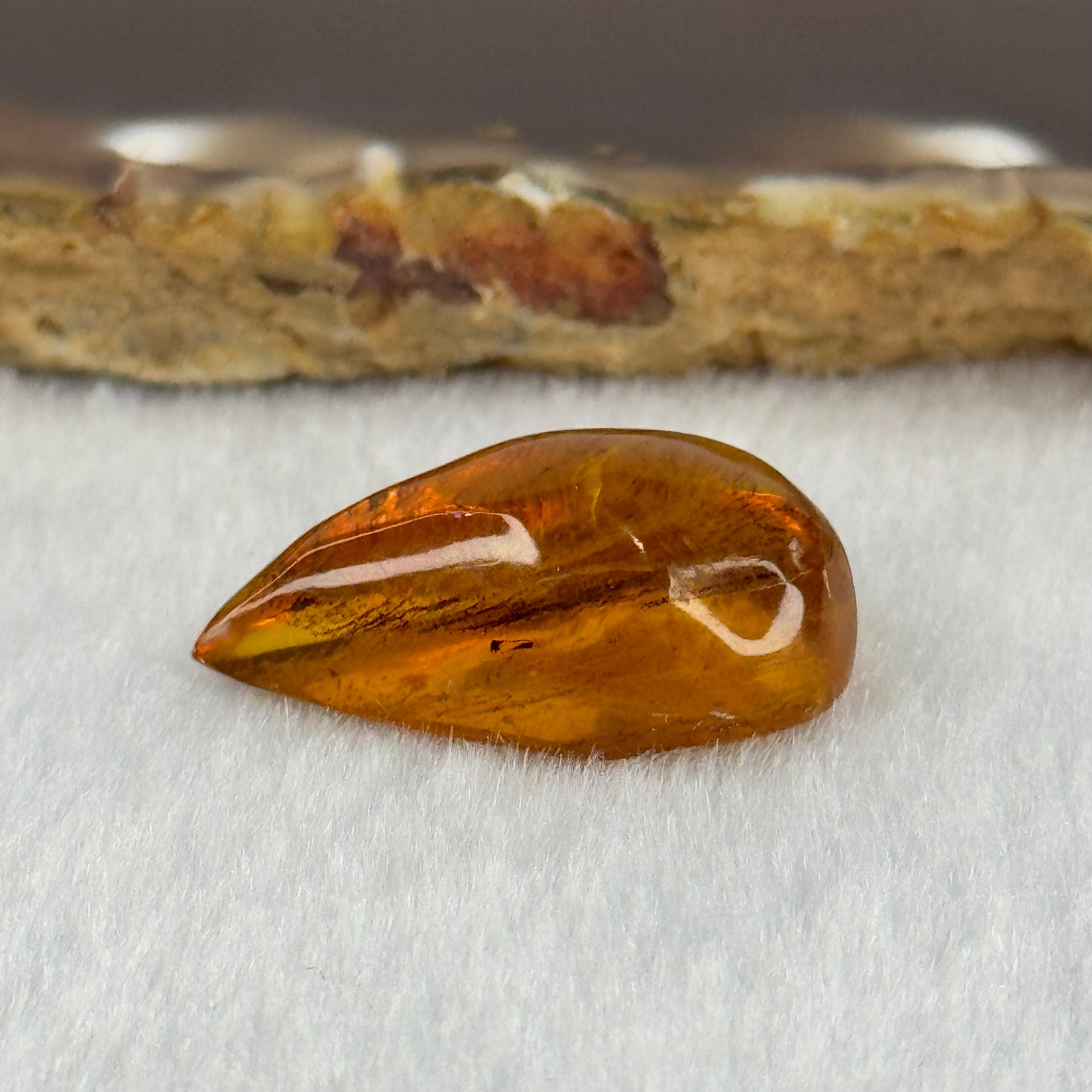 Natural Amber for Setting 1.66g 24.3 by 14.3 by 9.6mm - Huangs Jadeite and Jewelry Pte Ltd
