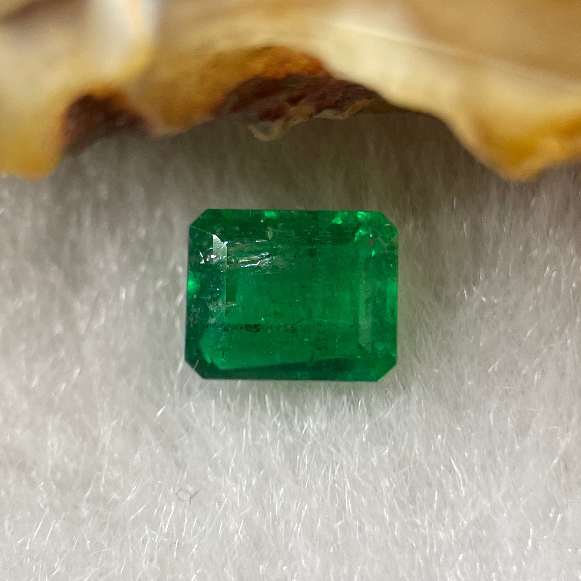 Natural Colombia Green Emerald (Beryl) Cut-Cornered Rectangular step cut 0.75ct 6.4 by 5.2 by 2.8mm - Huangs Jadeite and Jewelry Pte Ltd