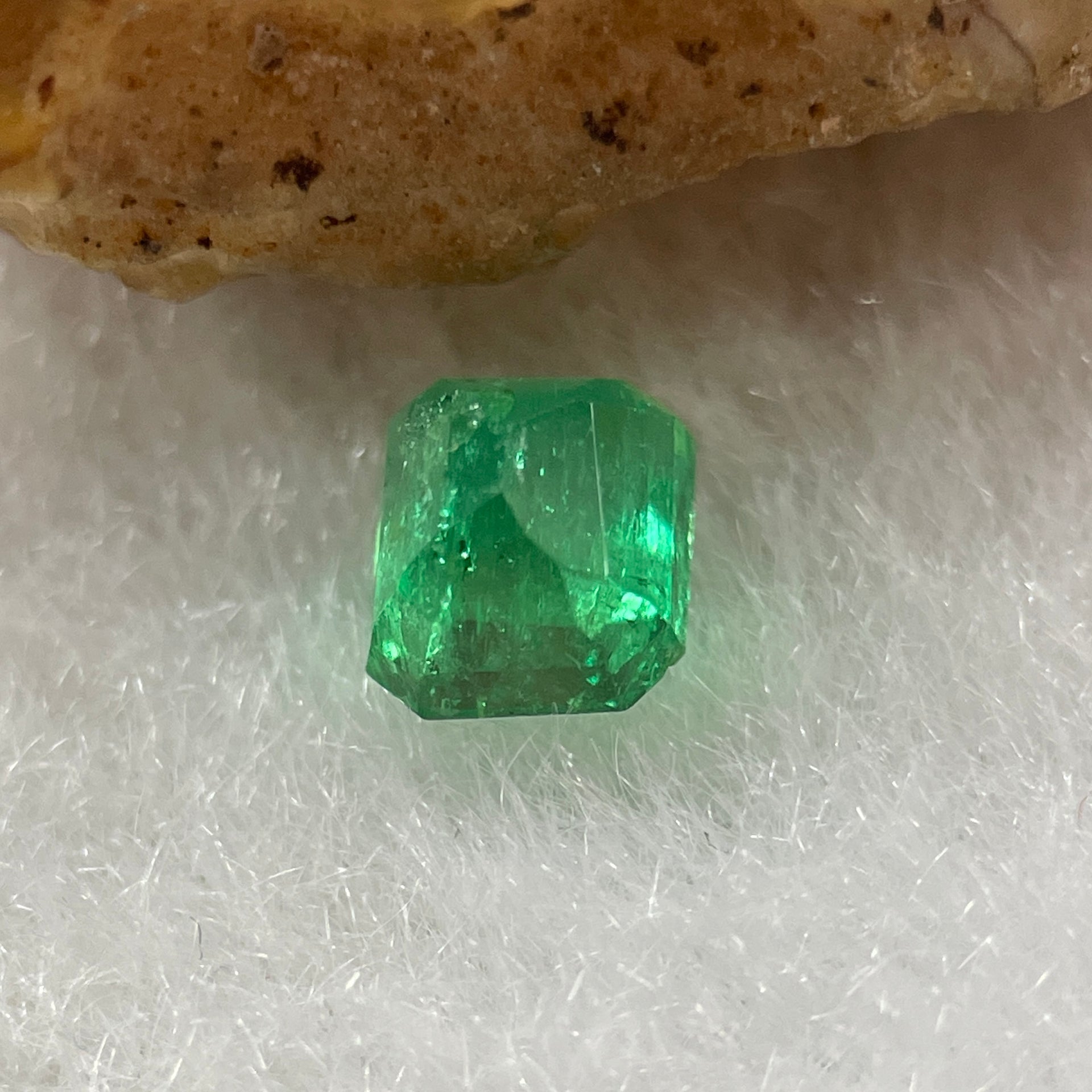 Natural Colombia Green Emerald (Beryl) Cut-Cornered Rectangular step cut 0.53ct 4.6 by 4.2 by 3.4mm - Huangs Jadeite and Jewelry Pte Ltd