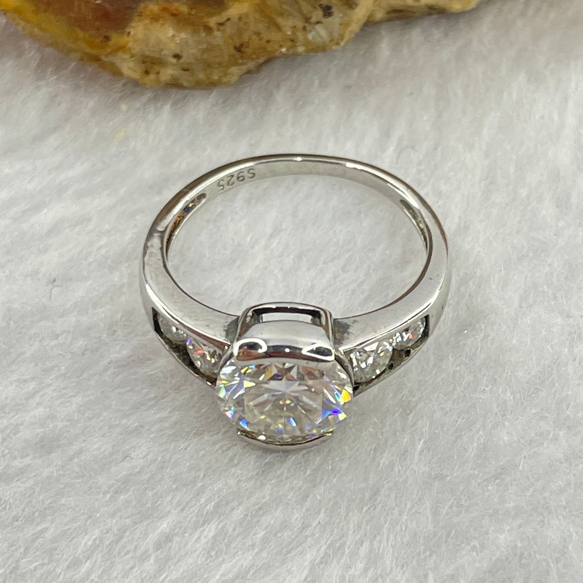 Colourless Cubic Zirconia with Crystals In S925 Sliver Ring 2.58g 7.8 by 5.6mm US5.5 HK12 - Huangs Jadeite and Jewelry Pte Ltd