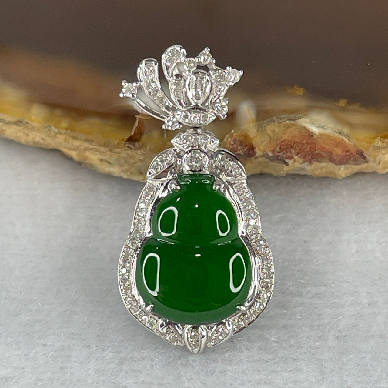 18K White Gold ICY Type A Green Omphasite Jadeite Hulu with Natural Diamonds Pendant 2.09g 27.3 by 13.8 by 6.7mm - Huangs Jadeite and Jewelry Pte Ltd
