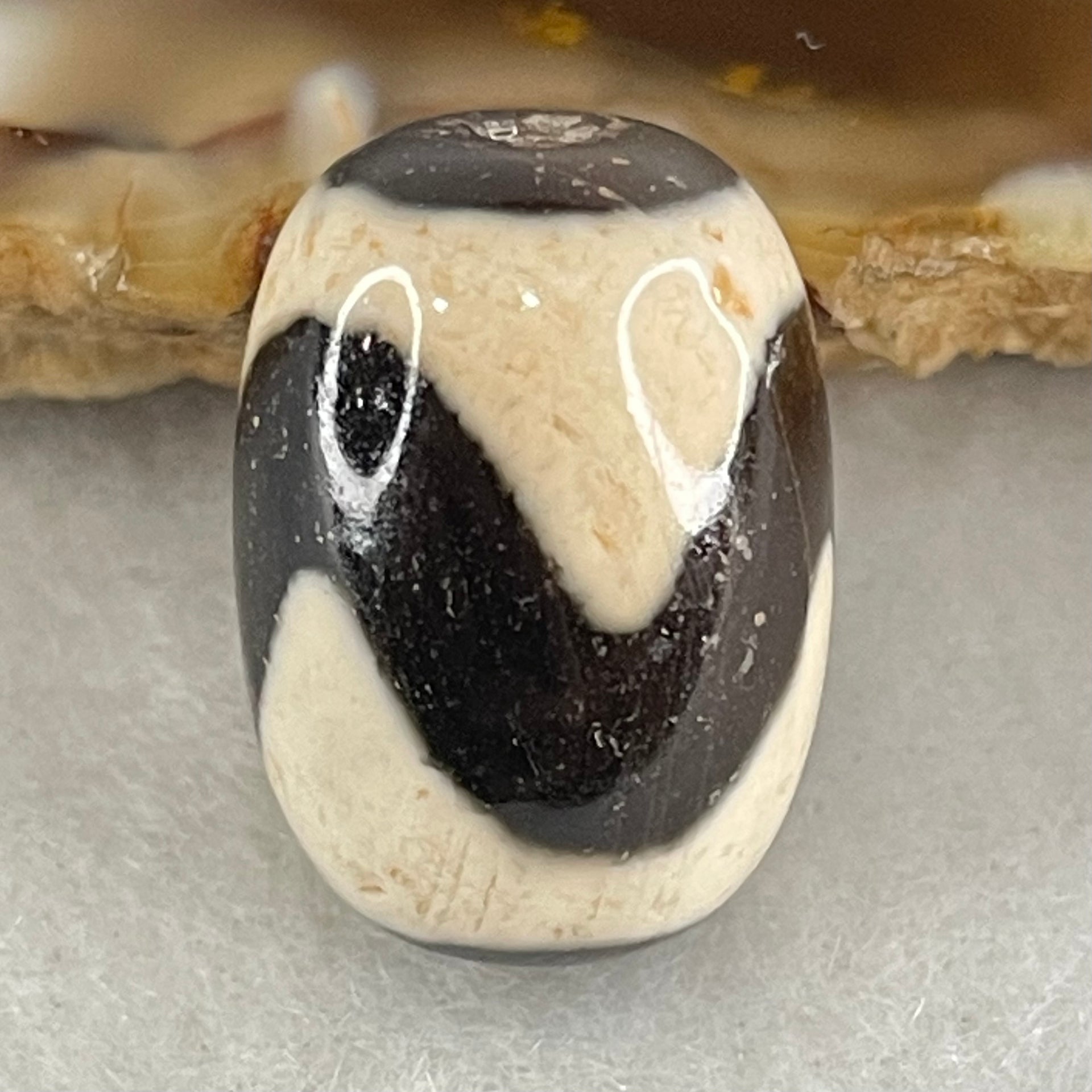 Natural Powerful Tibetan Old Oily Agate Tiger Tooth Daluo Dzi Bead Heavenly Master (Tian Zhu) 虎呀天诛 4.35g 17.6 by 12.6mm - Huangs Jadeite and Jewelry Pte Ltd