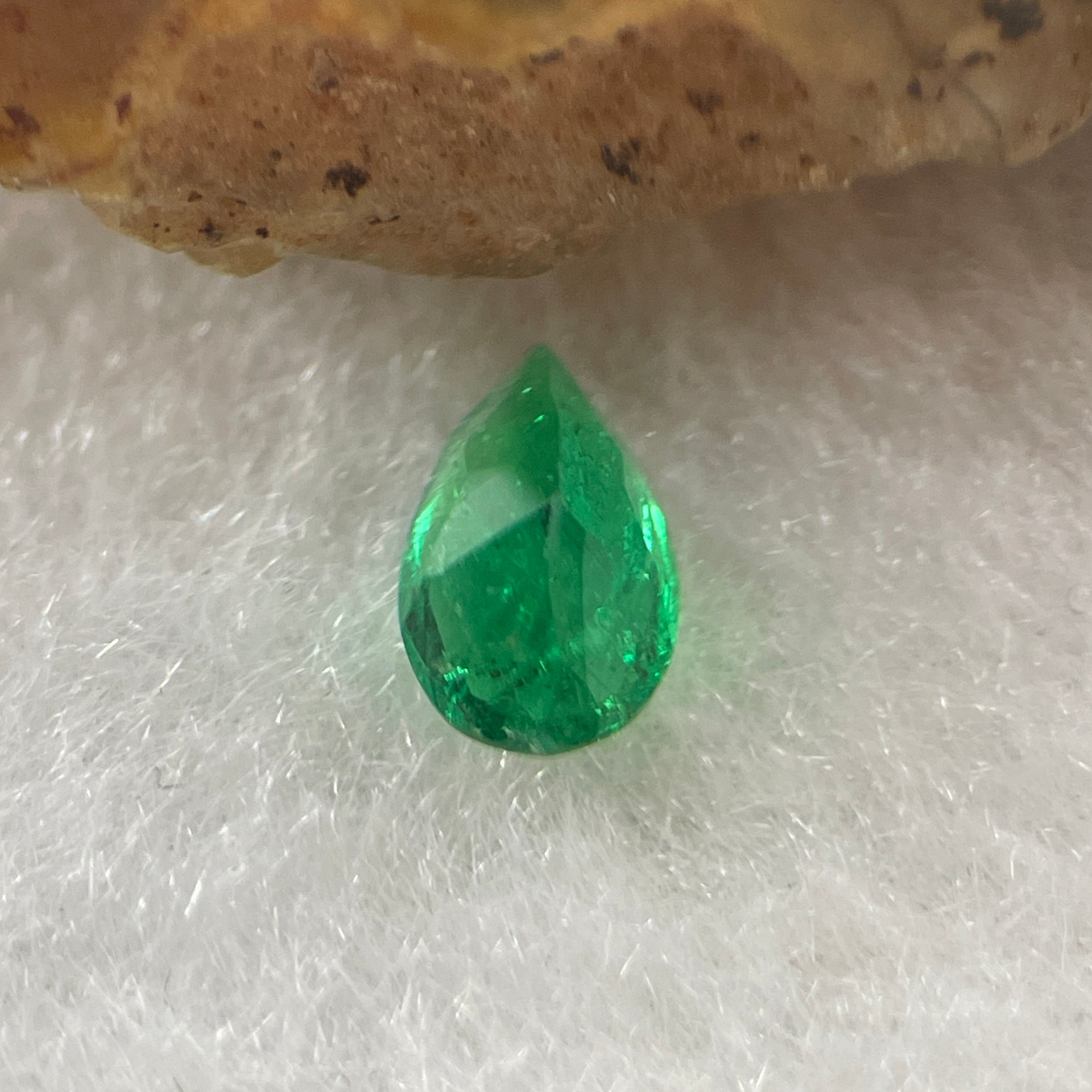 Natural Colombia Green Emerald (Beryl) Cut-Cornered Tear Drop cut 0.50ct 7.0 by 4.2 by 3.4mm - Huangs Jadeite and Jewelry Pte Ltd