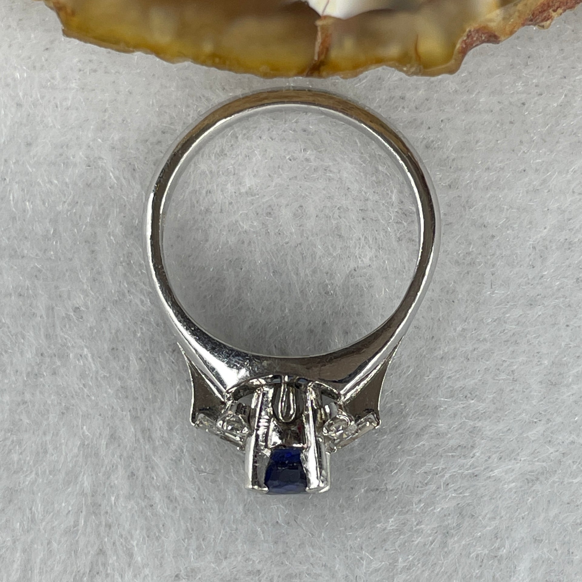 Natural Sapphire Approx 5.4 by 4.4 by 4.0mm with Natural Diamonds in Platinum PT900 Ring Total Weight 5.76g US5.75 HK12.5 - Huangs Jadeite and Jewelry Pte Ltd
