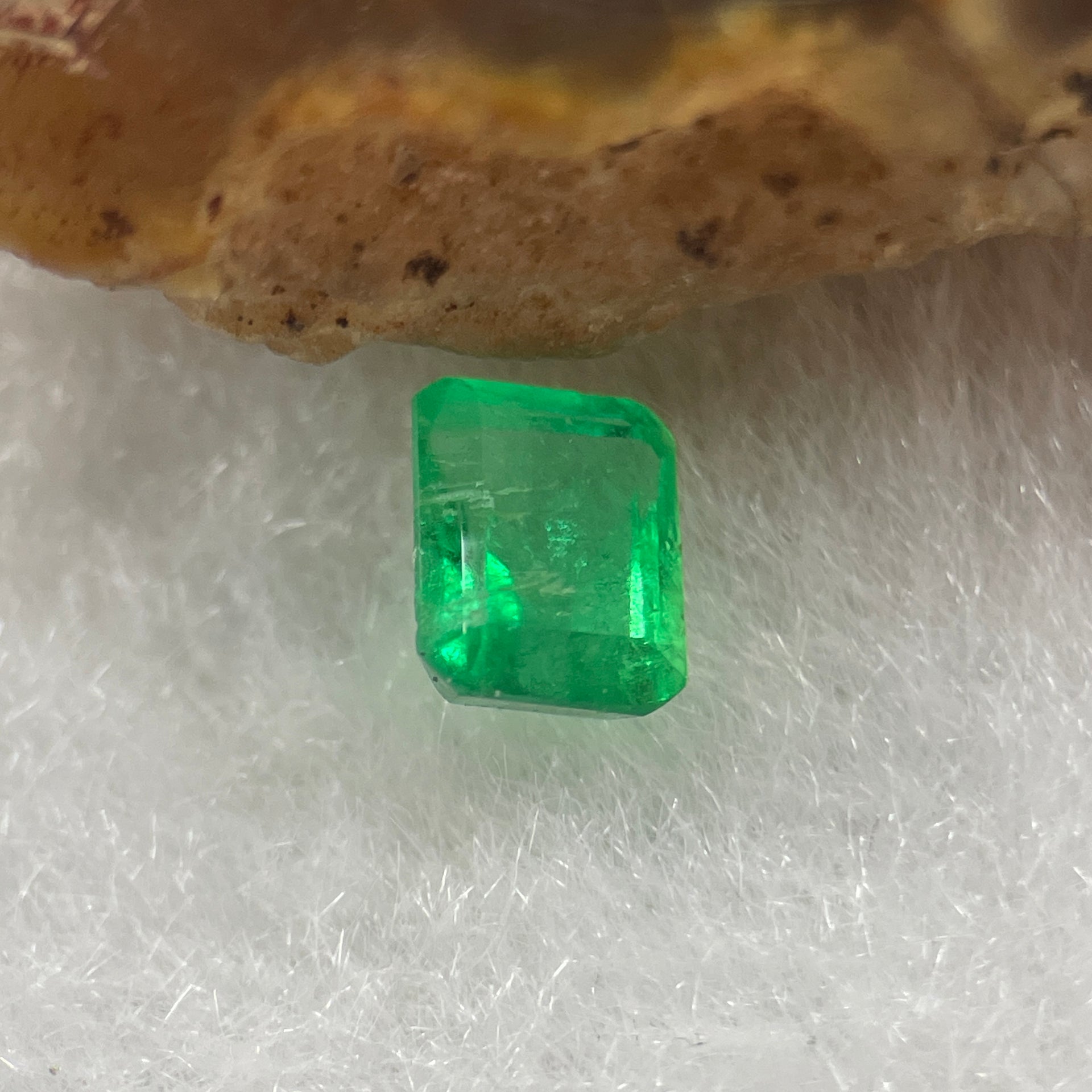 Natural Colombia Green Emerald (Beryl) Cut-Cornered Rectangular step cut 0.50ct 5.5 by 4.2 by 3.1mm - Huangs Jadeite and Jewelry Pte Ltd