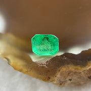 Natural Colombia Green Emerald (Beryl) Cut-Cornered Rectangular step cut 0.68ct 5.3 by 4.9 by 3.9mm - Huangs Jadeite and Jewelry Pte Ltd