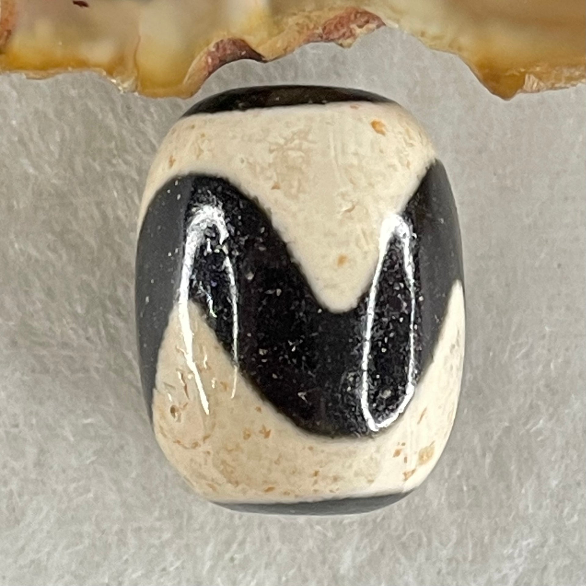 Natural Powerful Tibetan Old Oily Agate Tiger Tooth Daluo Dzi Bead Heavenly Master (Tian Zhu) 虎呀天诛 5.28g 17.9 13.9mm - Huangs Jadeite and Jewelry Pte Ltd